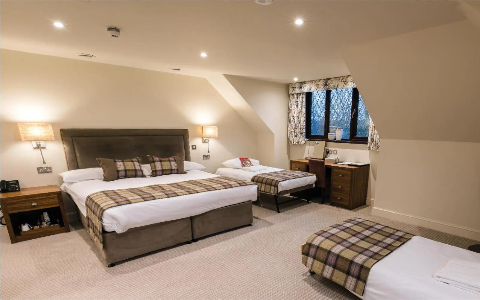 Bedroom, Bed in Stirrups Hotel