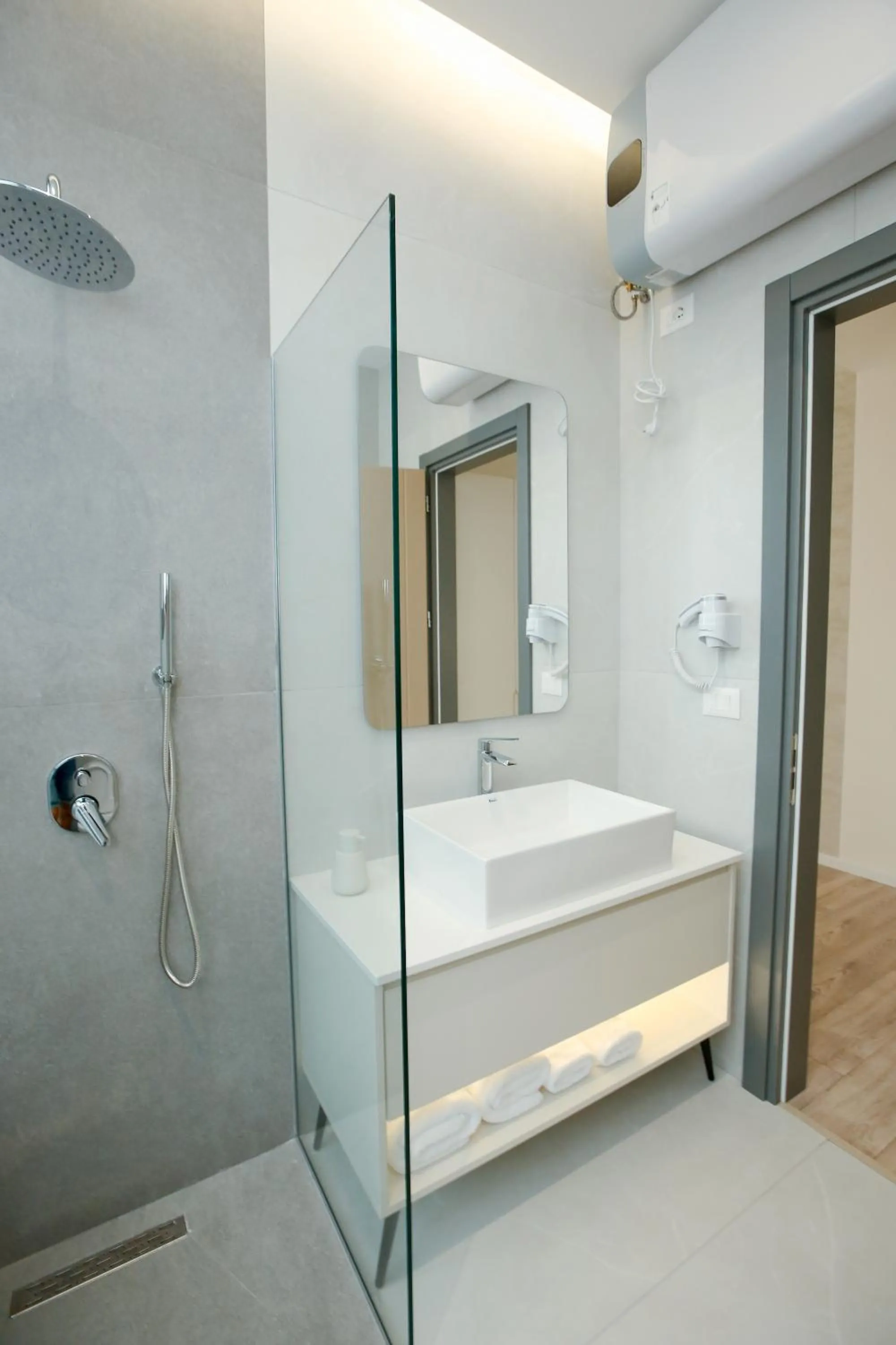 Shower in NÓS Luxury Rooms Shkoder