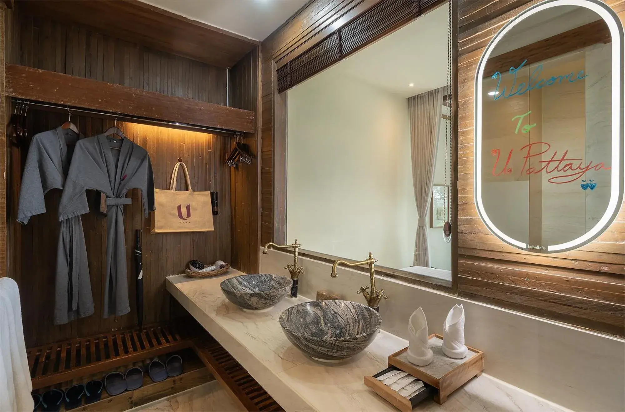 Deluxe Sea View Jacuzzi ( 24 Hours Use of Room ) in U Pattaya Deluxe Sea View Jacuzzi ( 24 Hours Use of Room ) in U Pattaya