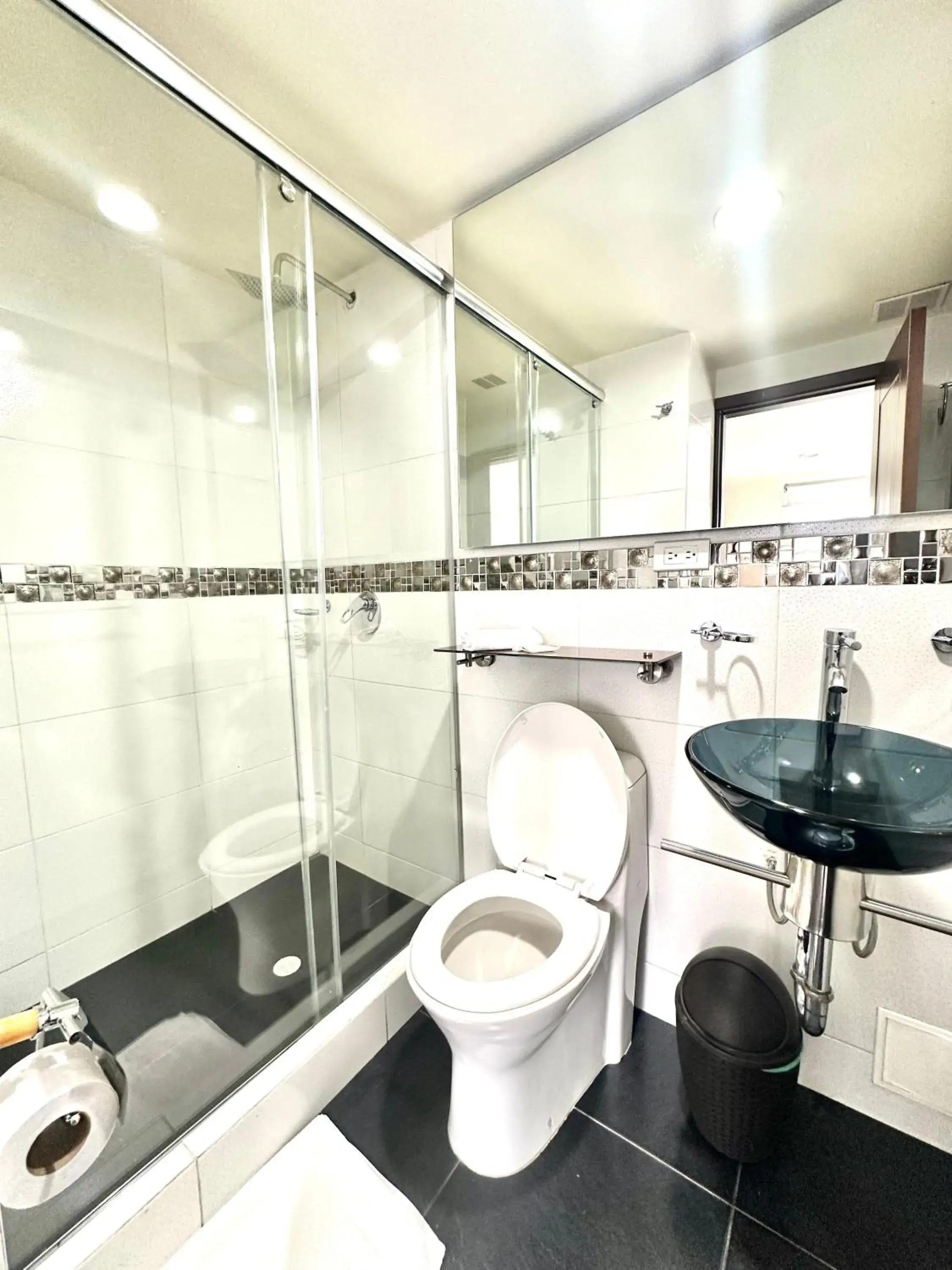 Economy Double Room in HOTEL SHERIDAN BOGOTA Economy Double Room in HOTEL SHERIDAN BOGOTA