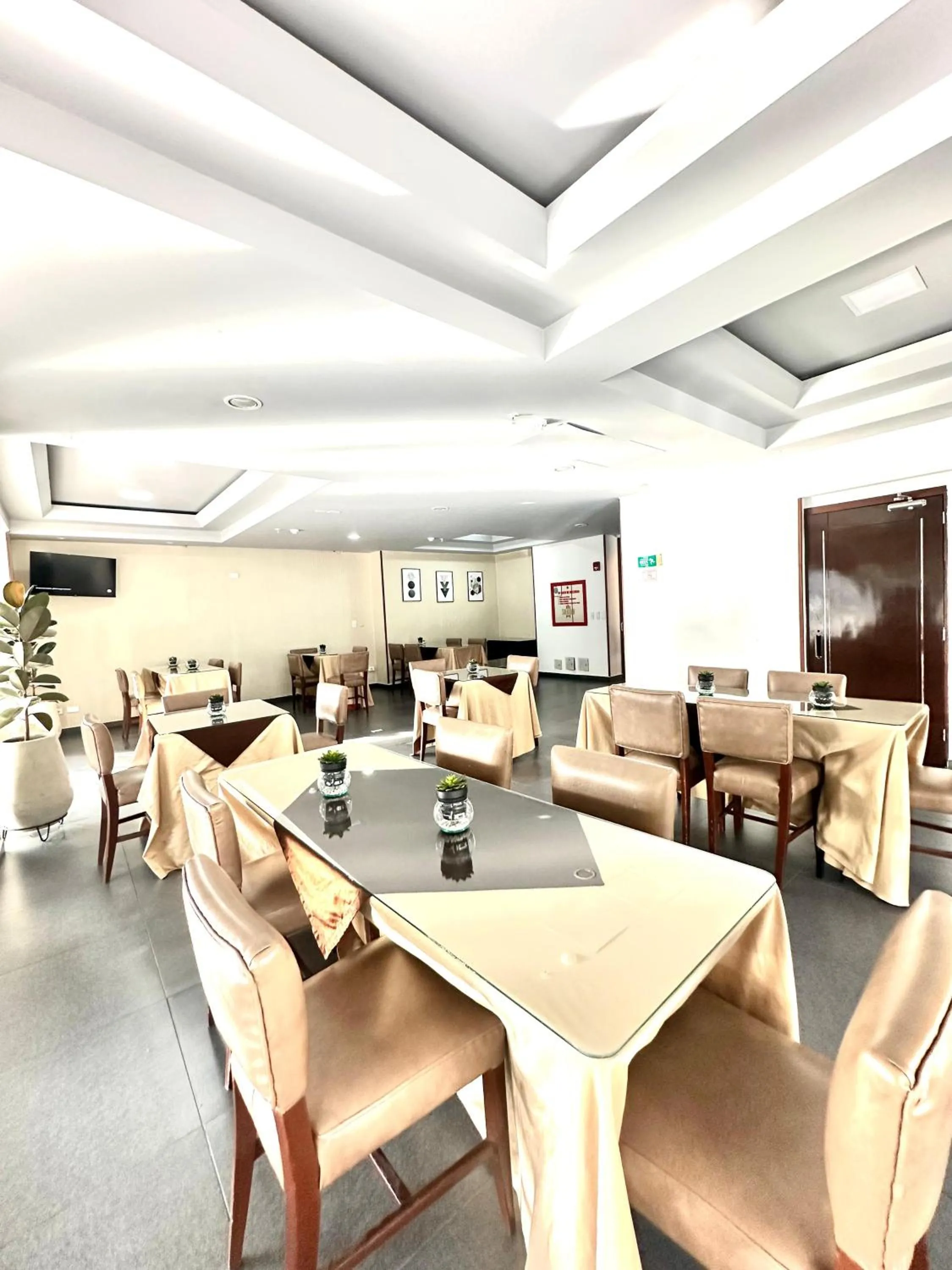 Seating area in HOTEL SHERIDAN BOGOTA