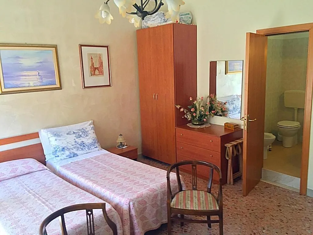 Property building, Bed in B&B Gelone