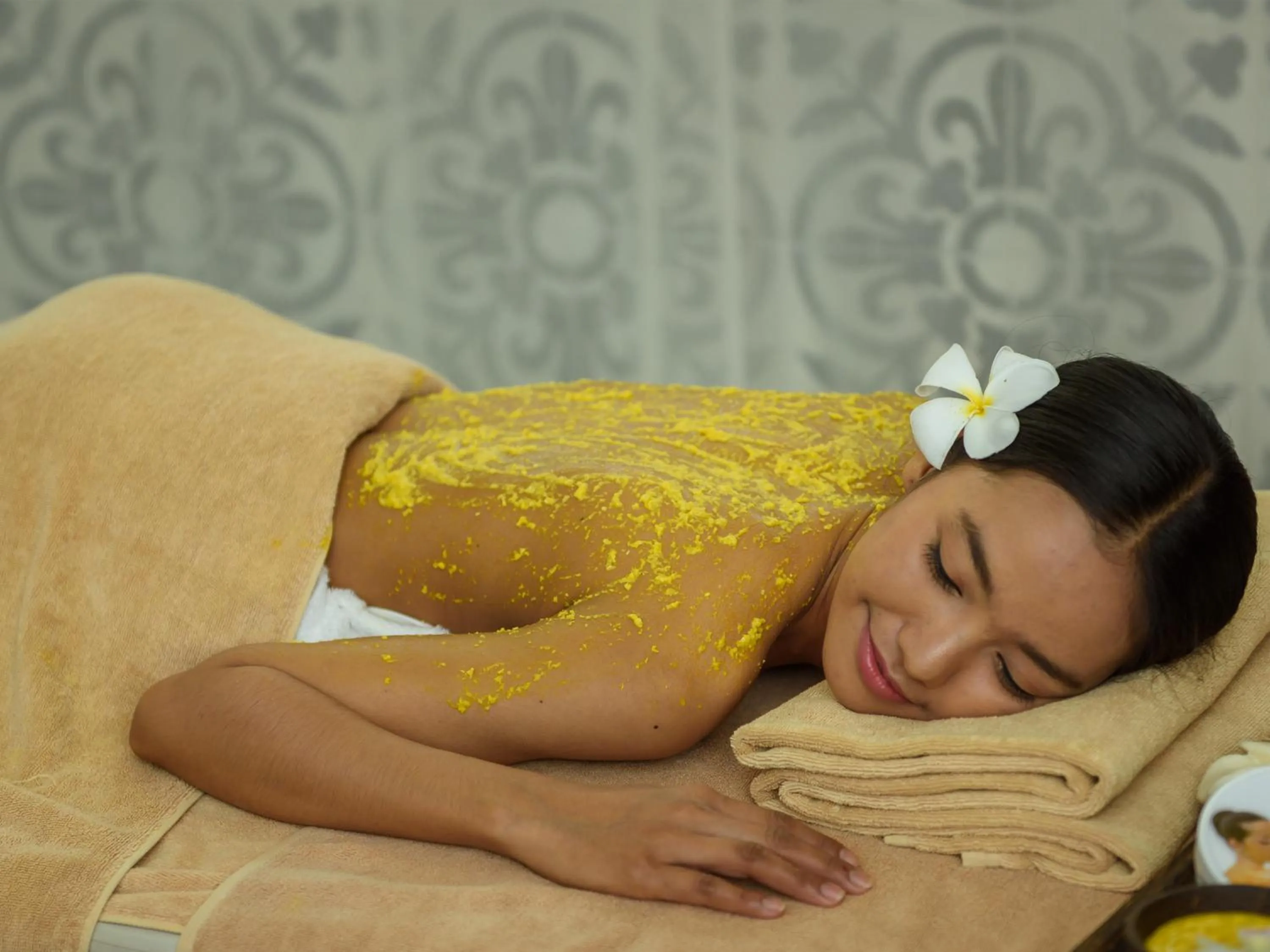 Massage in Lynnaya Urban River Resort