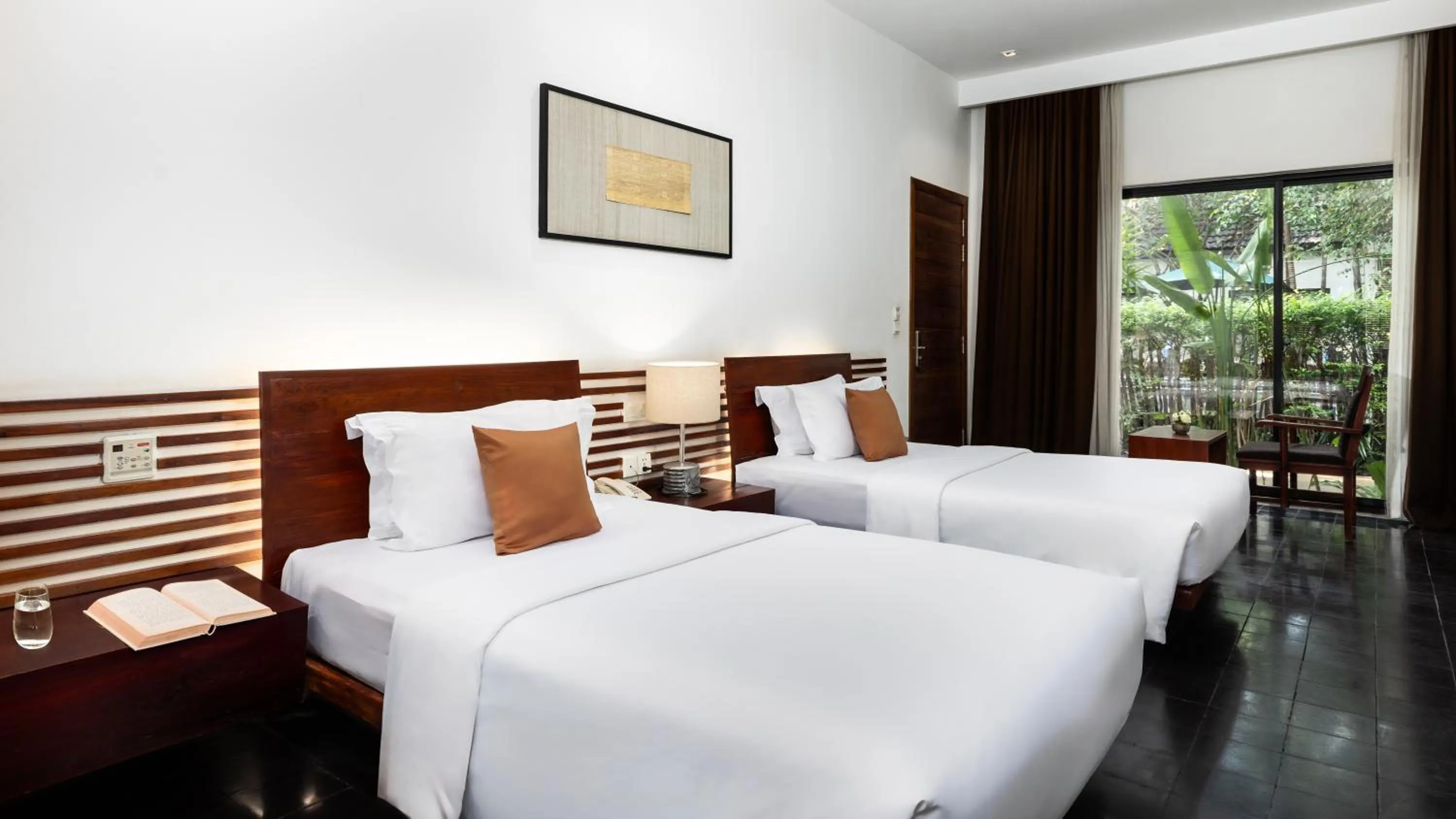 Bed in Lynnaya Urban River Resort