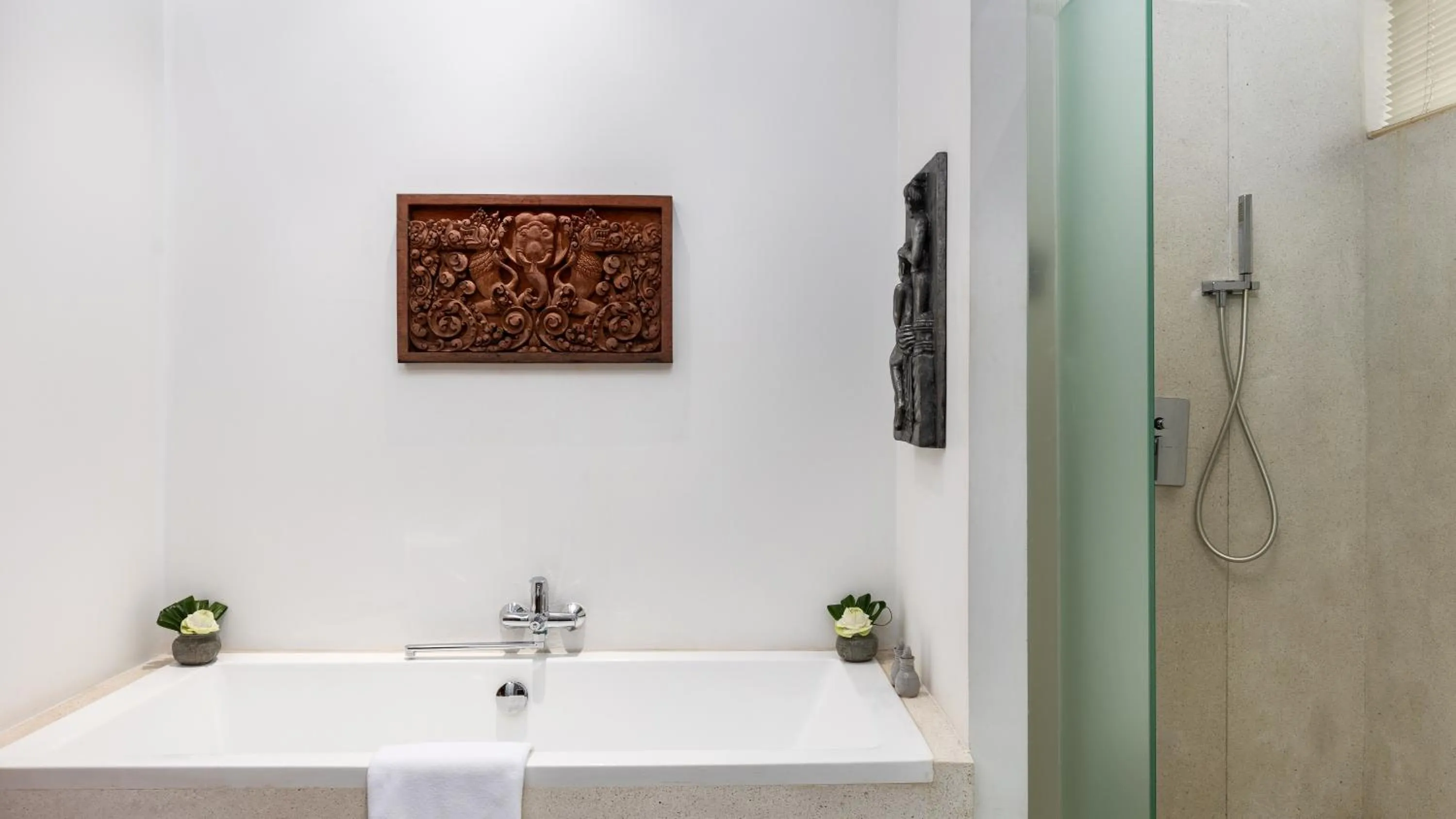 Toilet in Lynnaya Urban River Resort