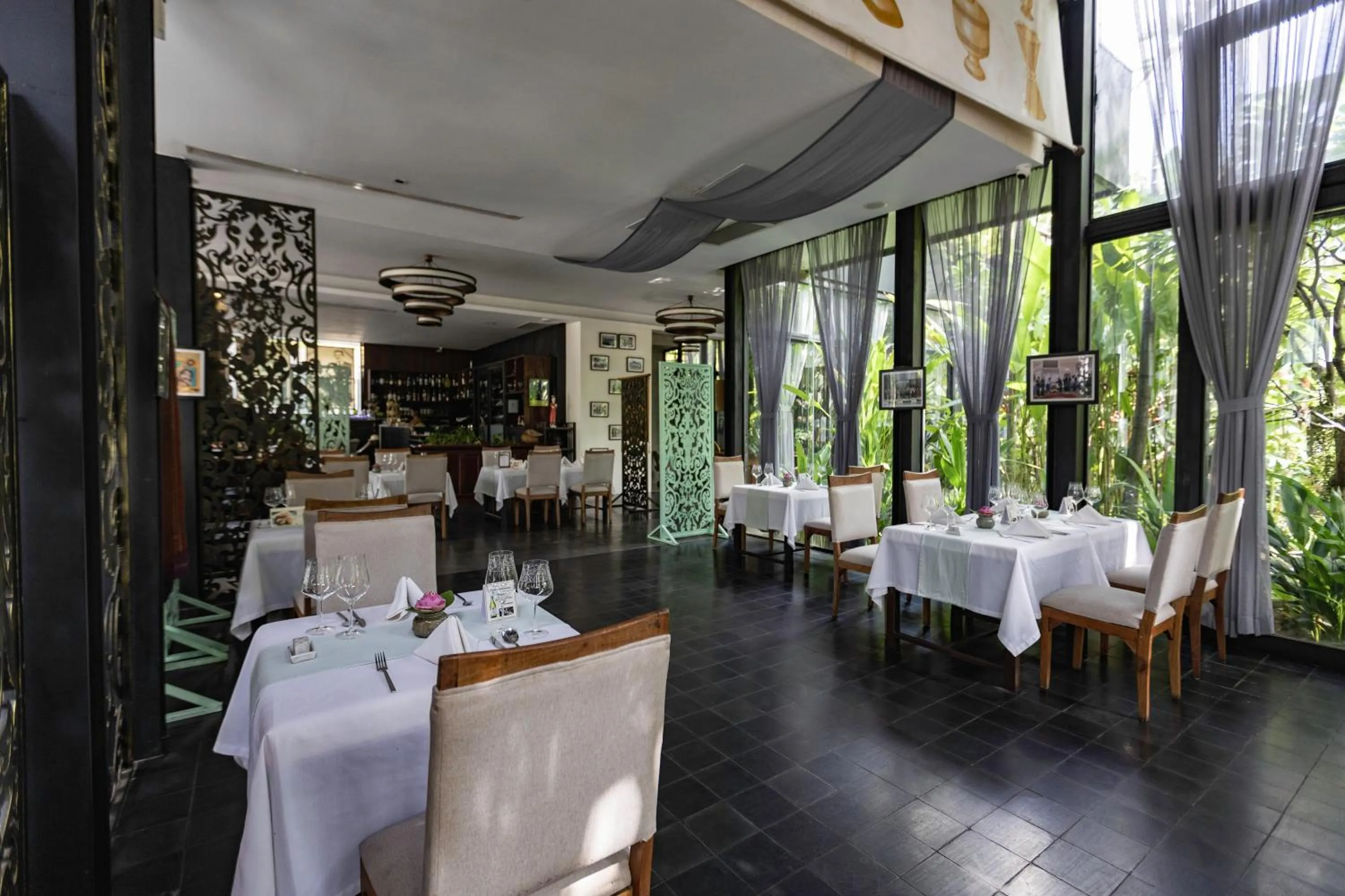 Restaurant/places to eat in Lynnaya Urban River Resort