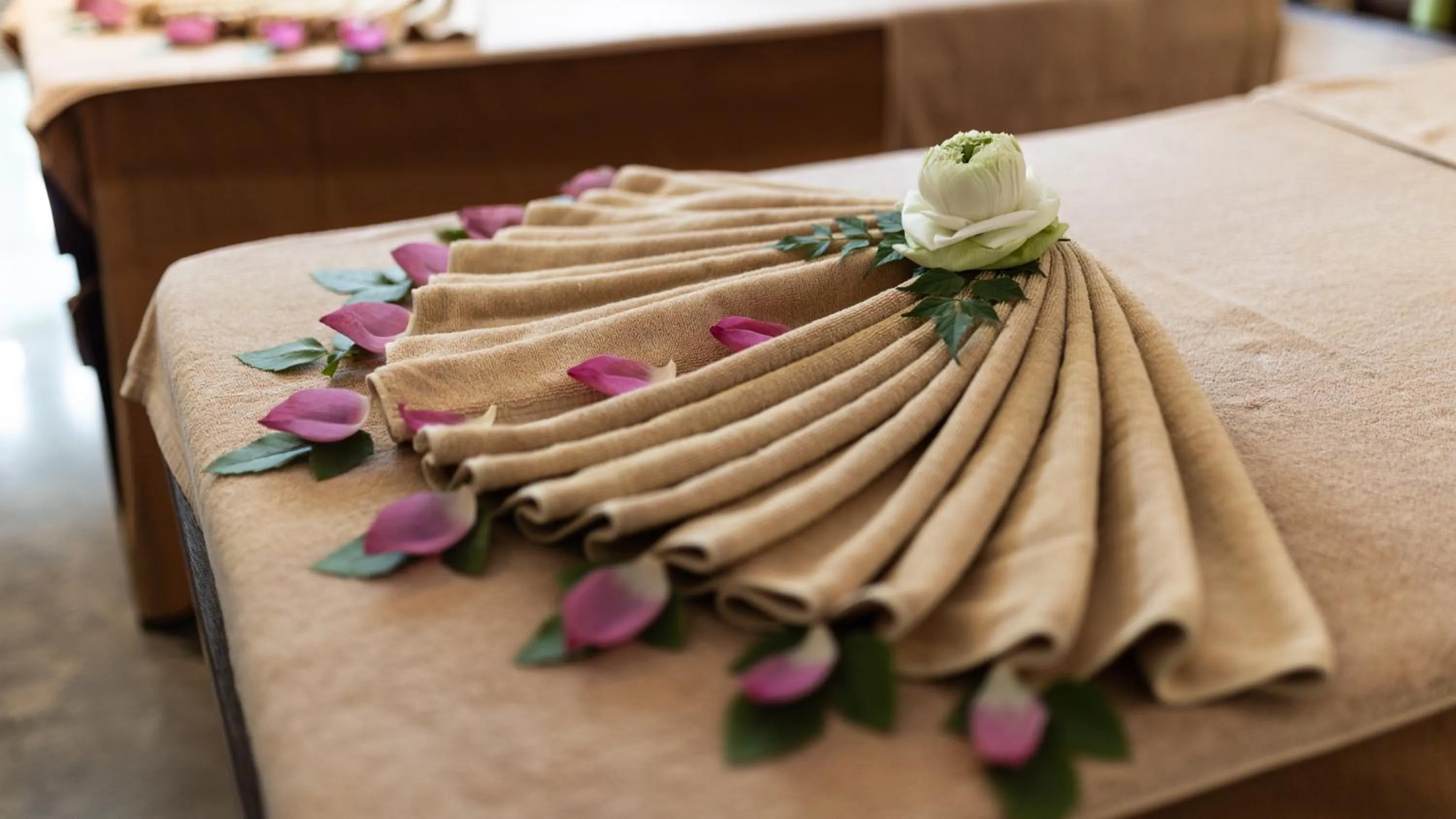 Massage in Lynnaya Urban River Resort