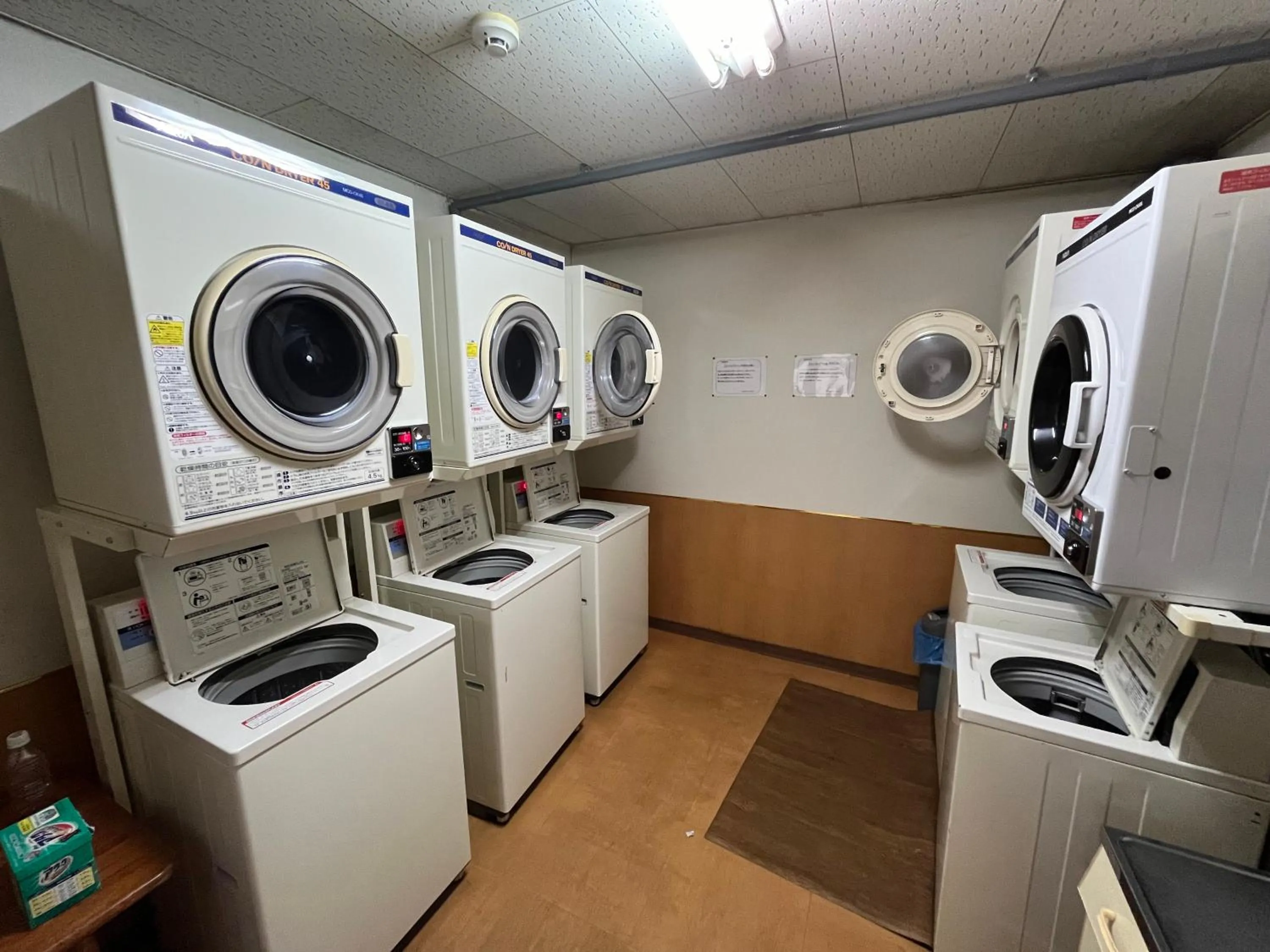 washing machine in Hotel Marsh Land