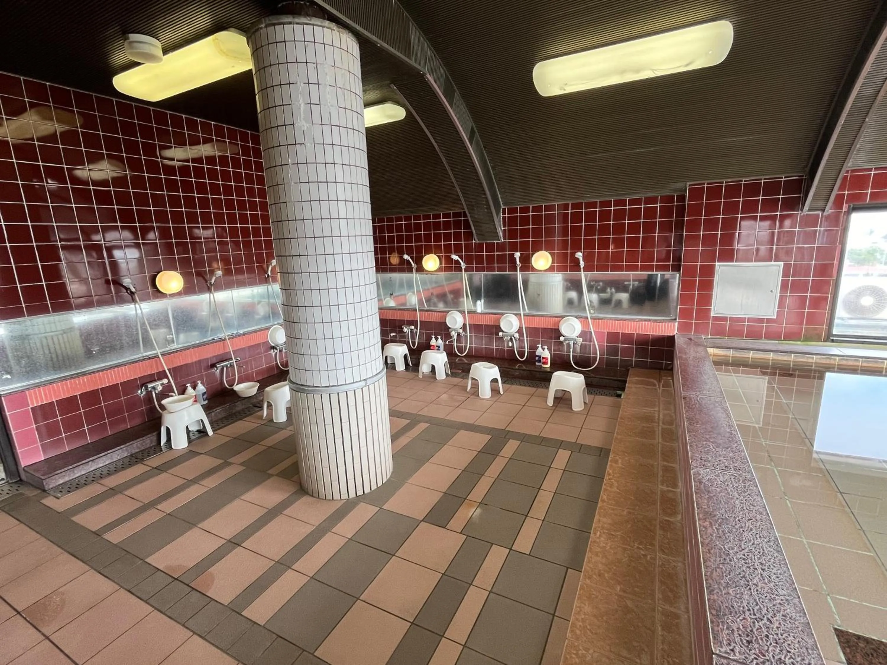 Public Bath in Hotel Marsh Land