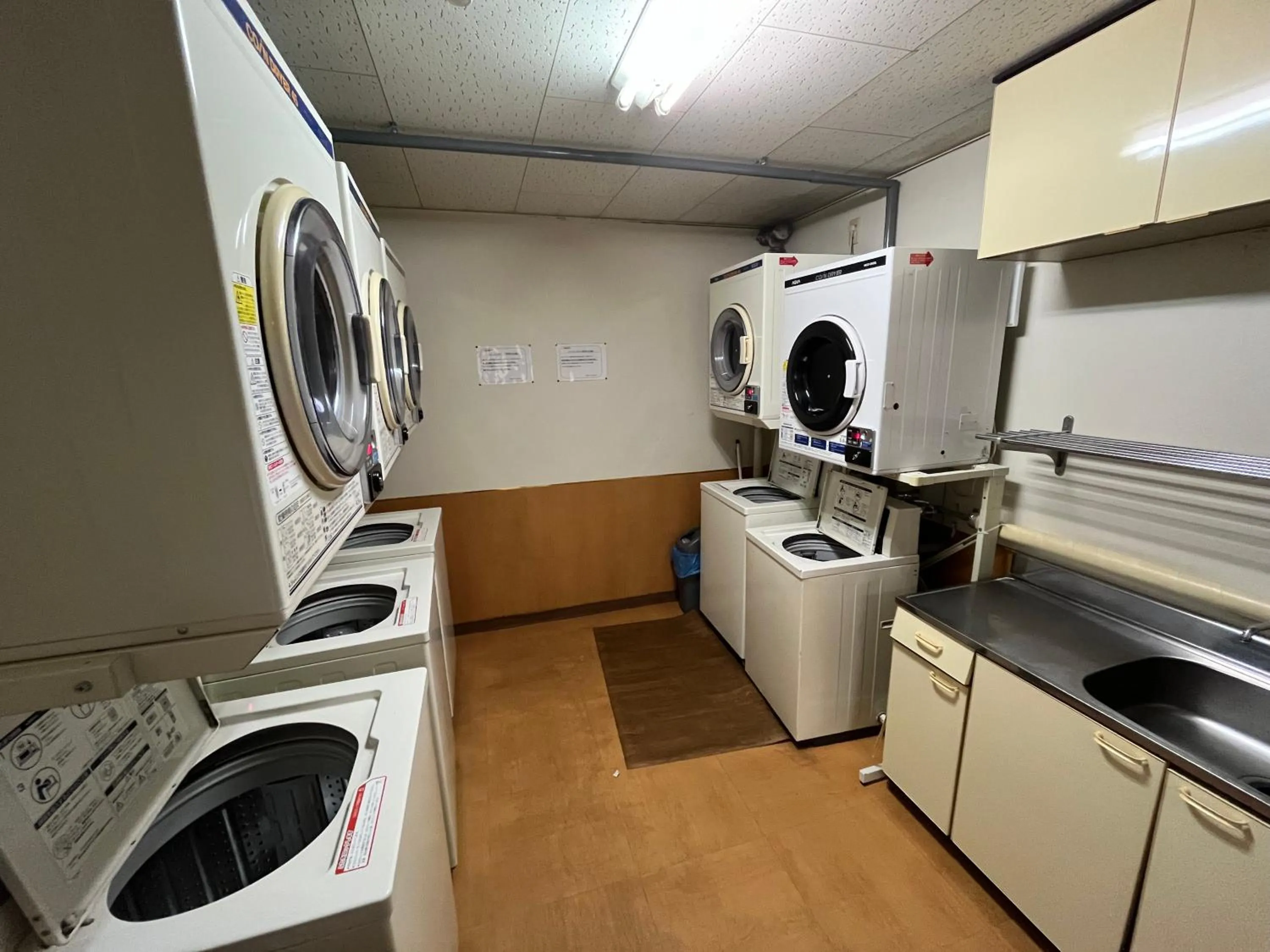 washing machine in Hotel Marsh Land