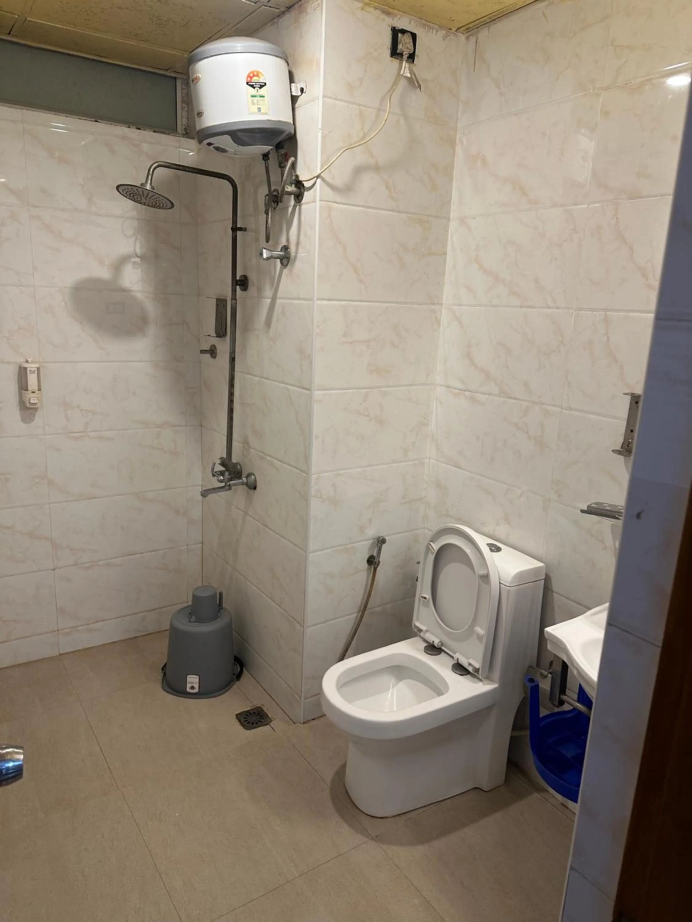 Gulnaar Inn Near US Counsulate Sankar nethralaya Apollo Hospital