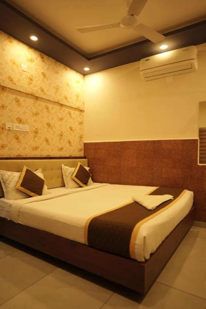 Bedroom, Bed in Kovilakam Achutham