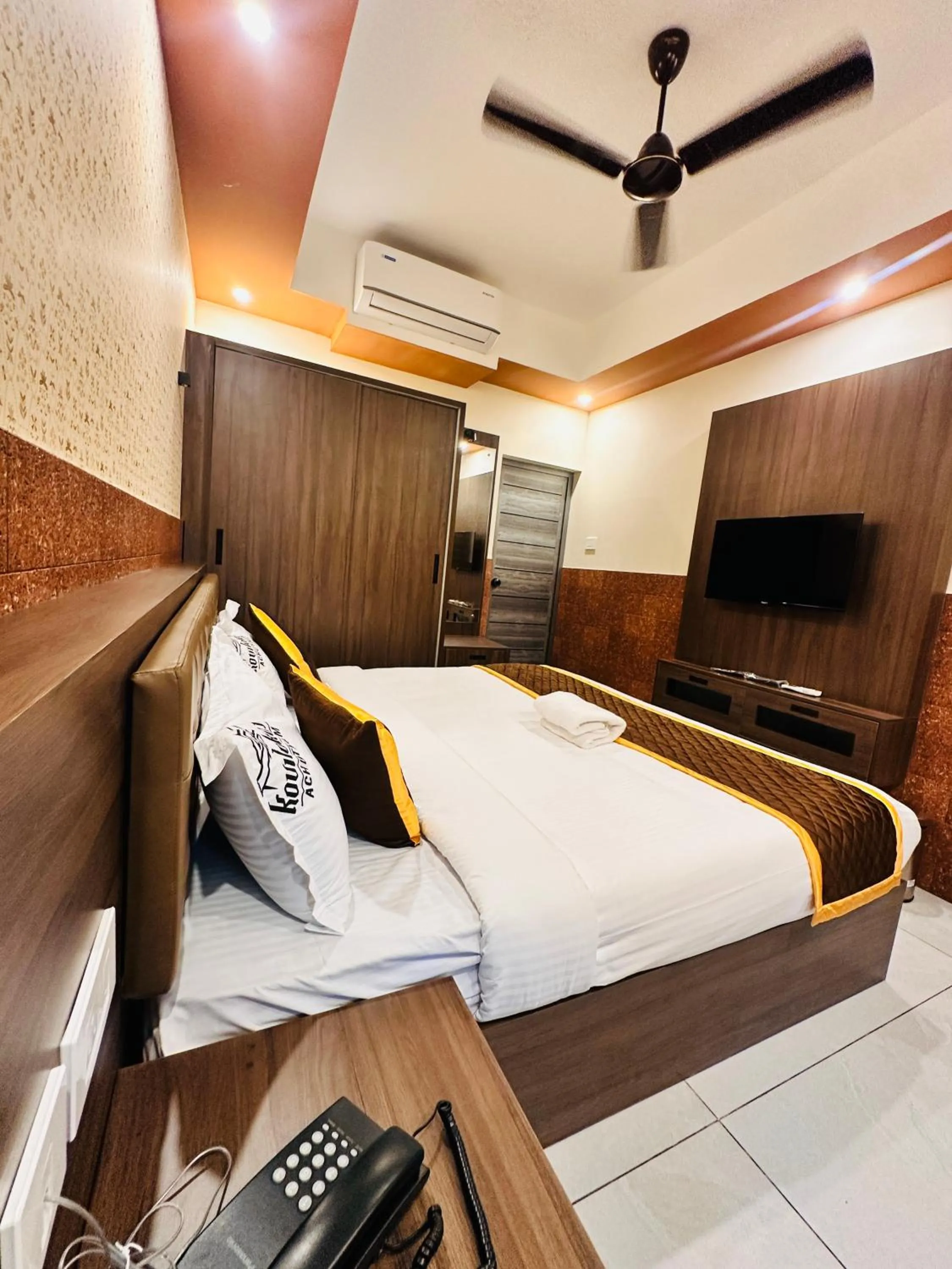 Seating area, Bed in Kovilakam Achutham