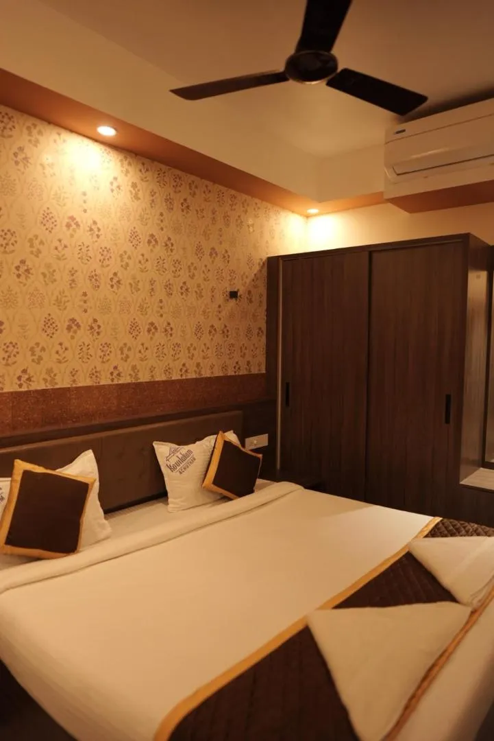 Bedroom, Bed in Kovilakam Achutham