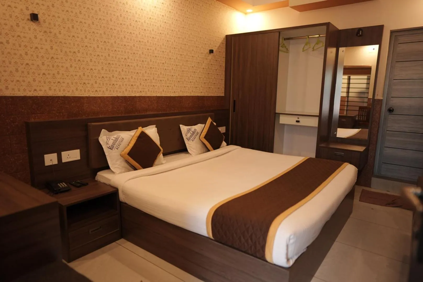 Bedroom, Bed in Kovilakam Achutham