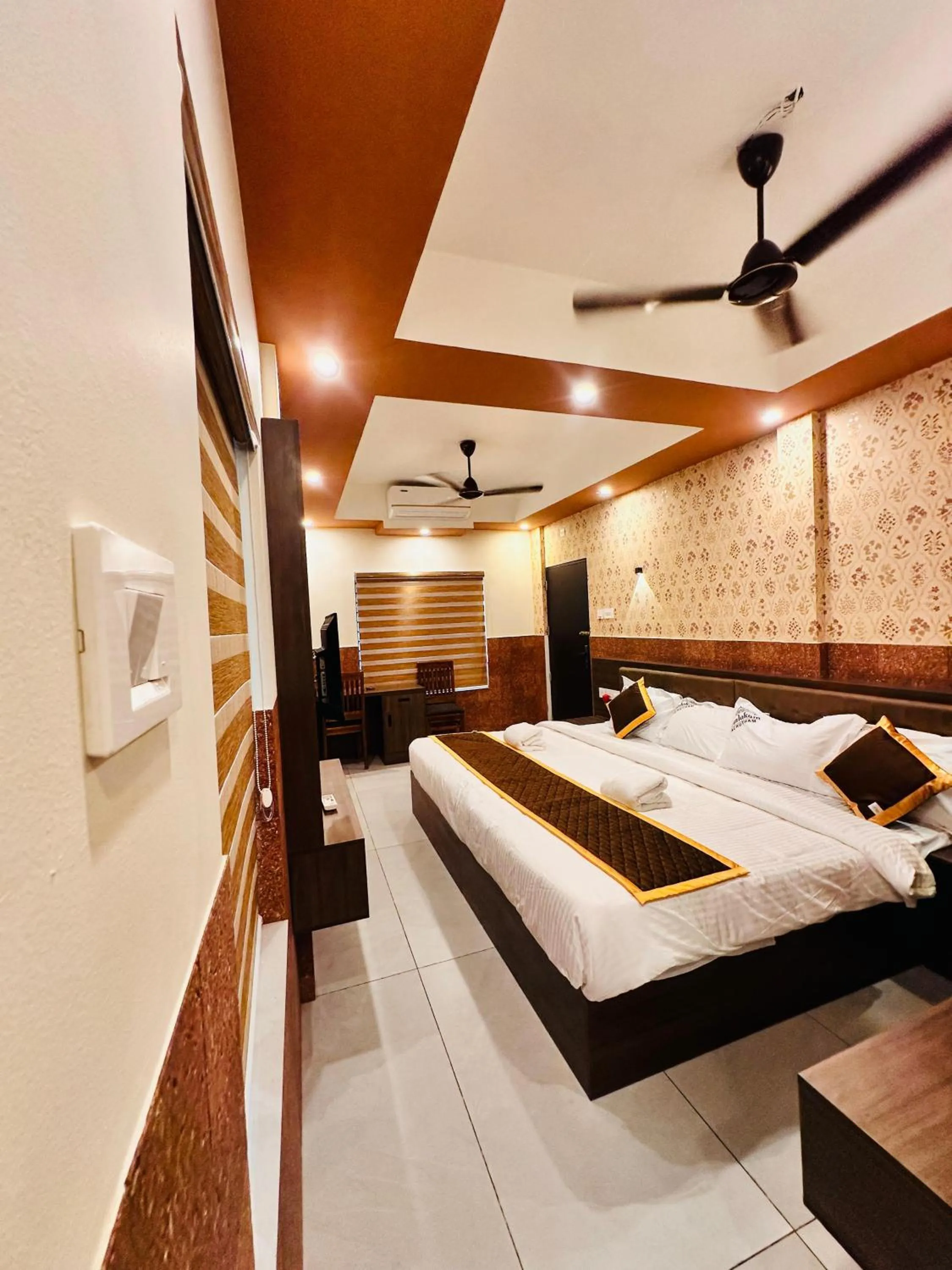 Bedroom, Bed in Kovilakam Achutham