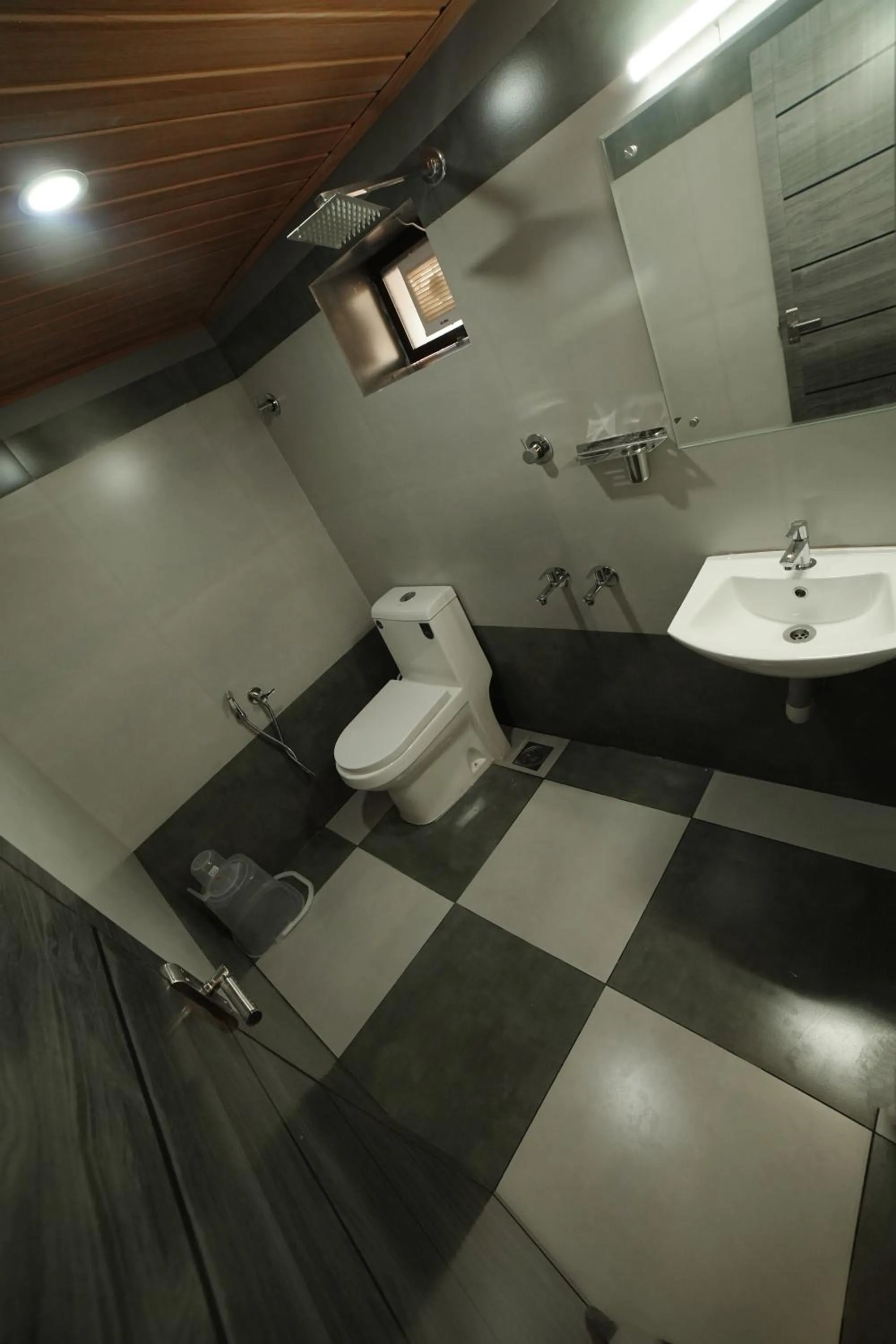 Shower in Kovilakam Achutham