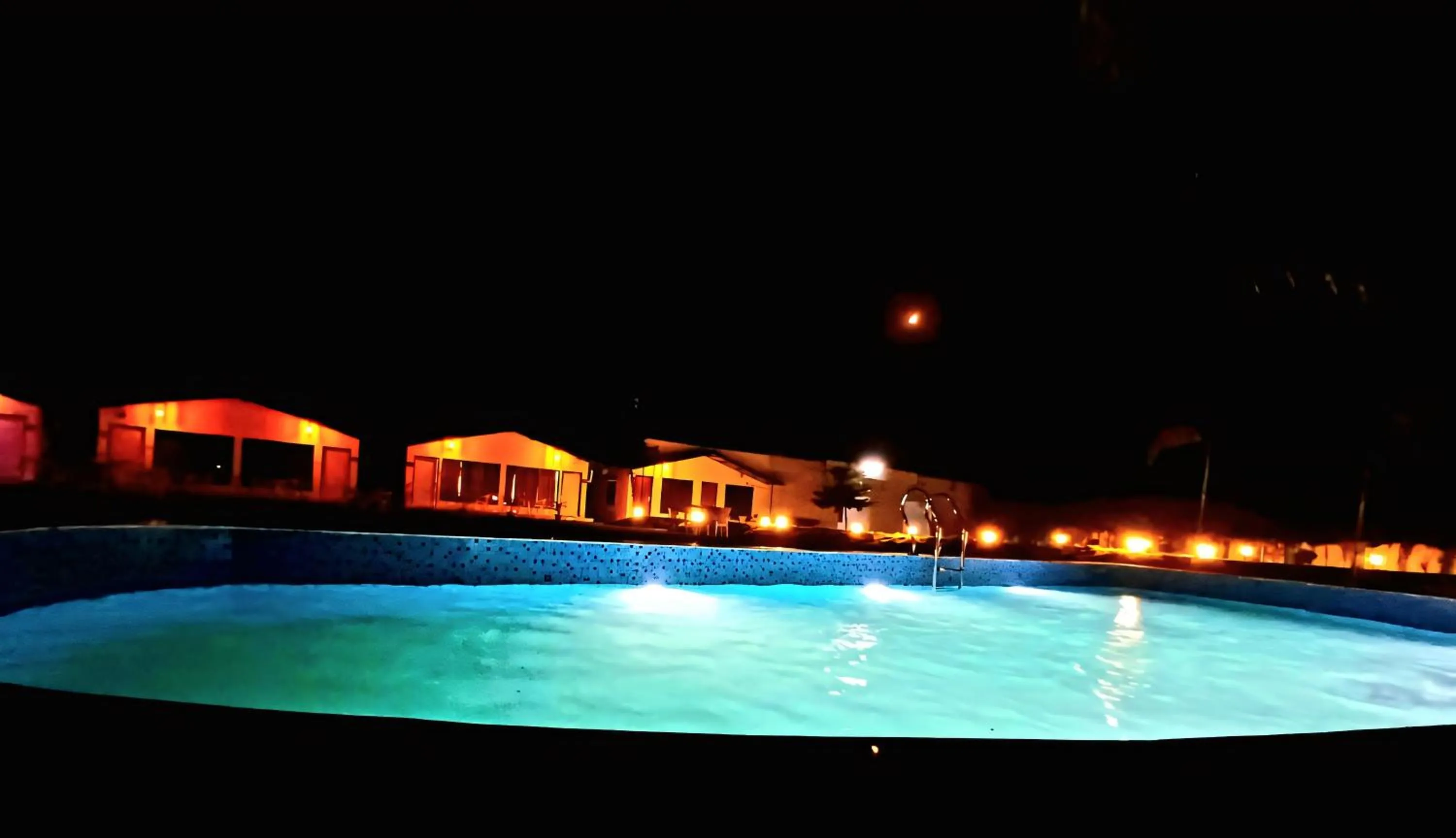 Swimming Pool in Six seasons resort