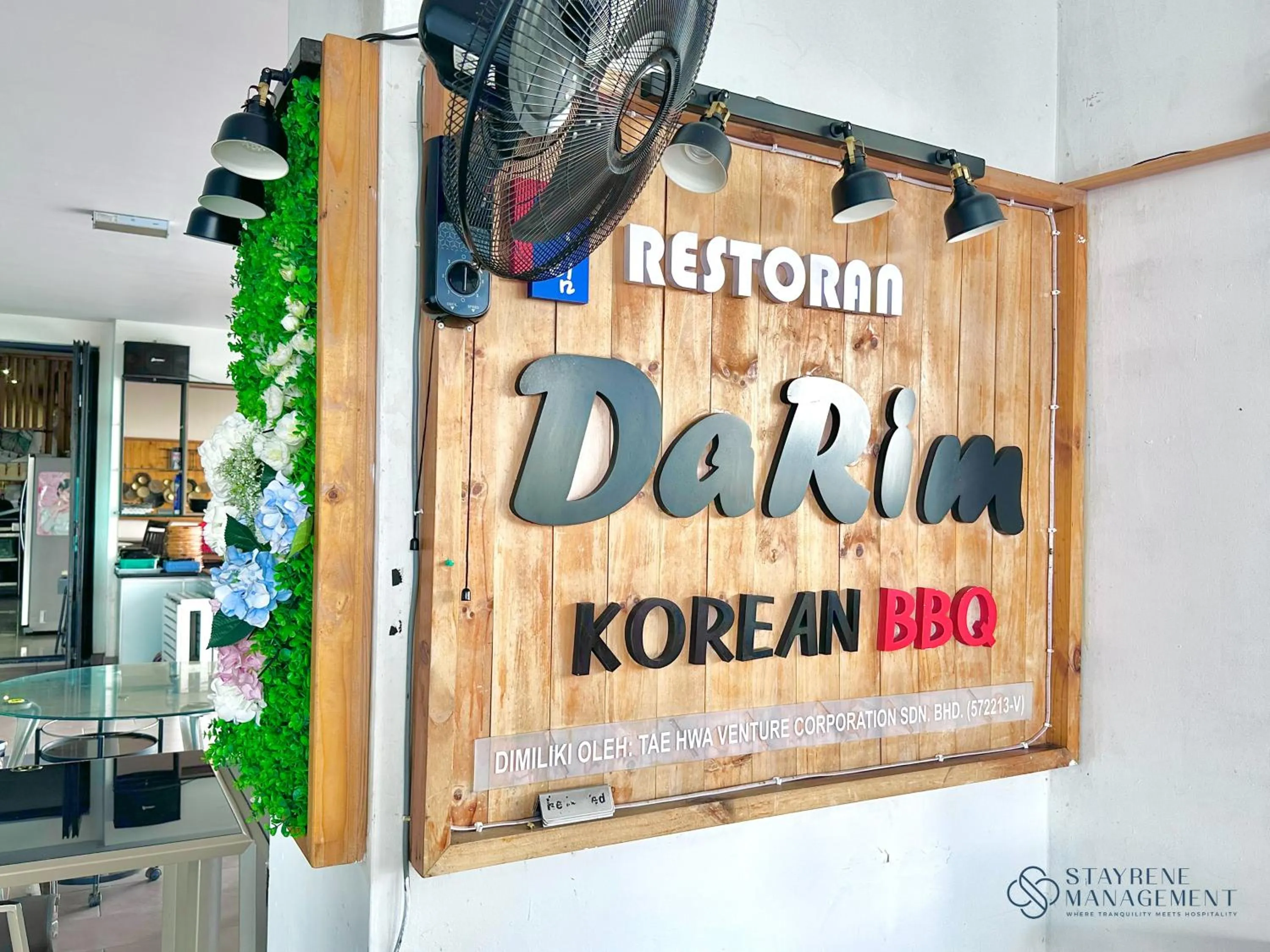 Restaurant/places to eat in Molek Regency By Stayrene