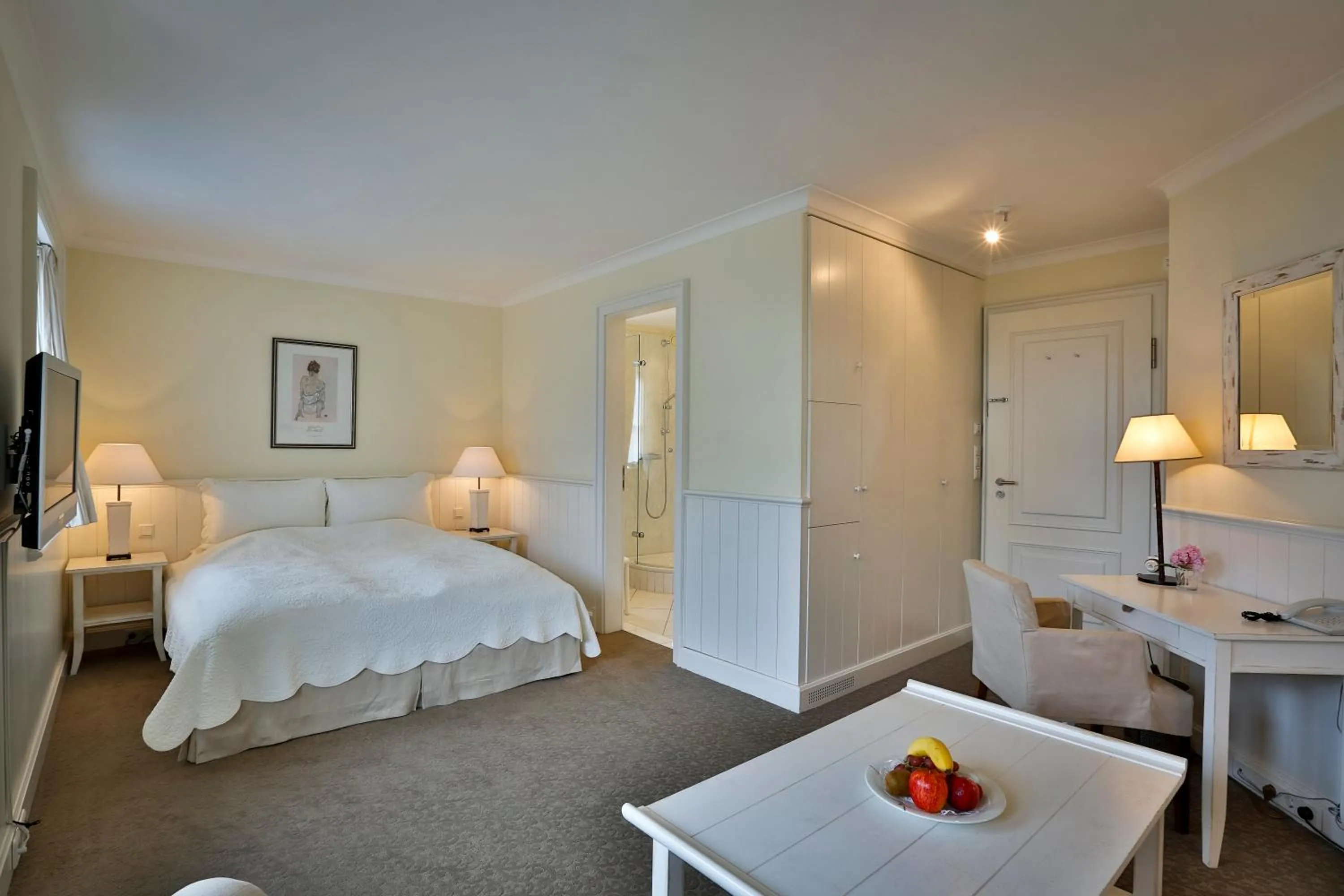 Photo of the whole room, Bed in Hotel und Restaurant Jörg Müller