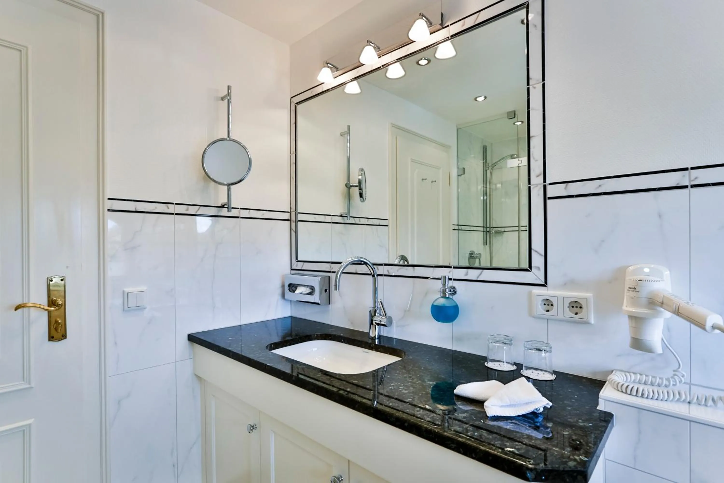 Bathroom in Hotel und Restaurant Jörg Müller