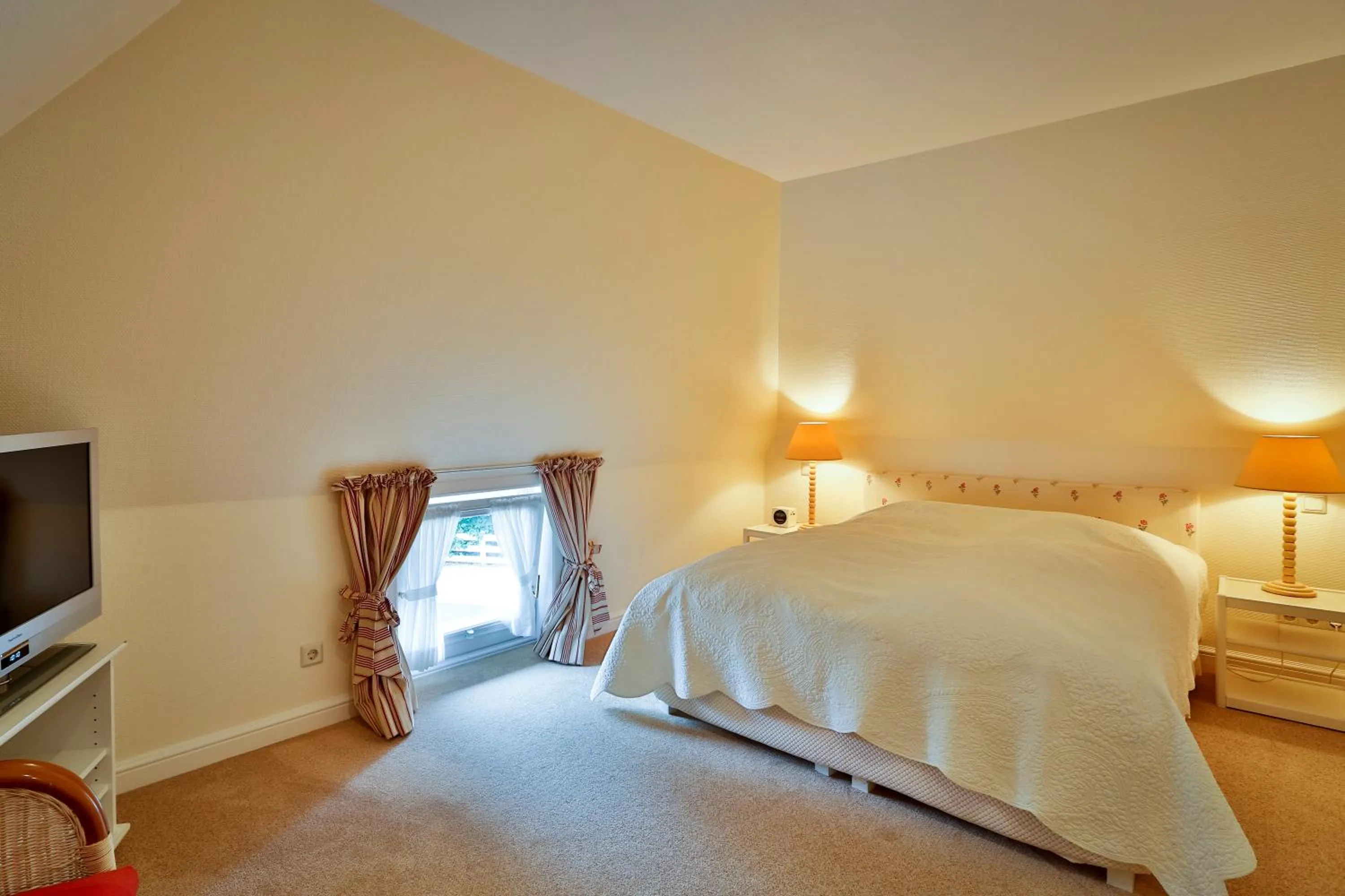 Bedroom, Bed in Hotel und Restaurant Jörg Müller