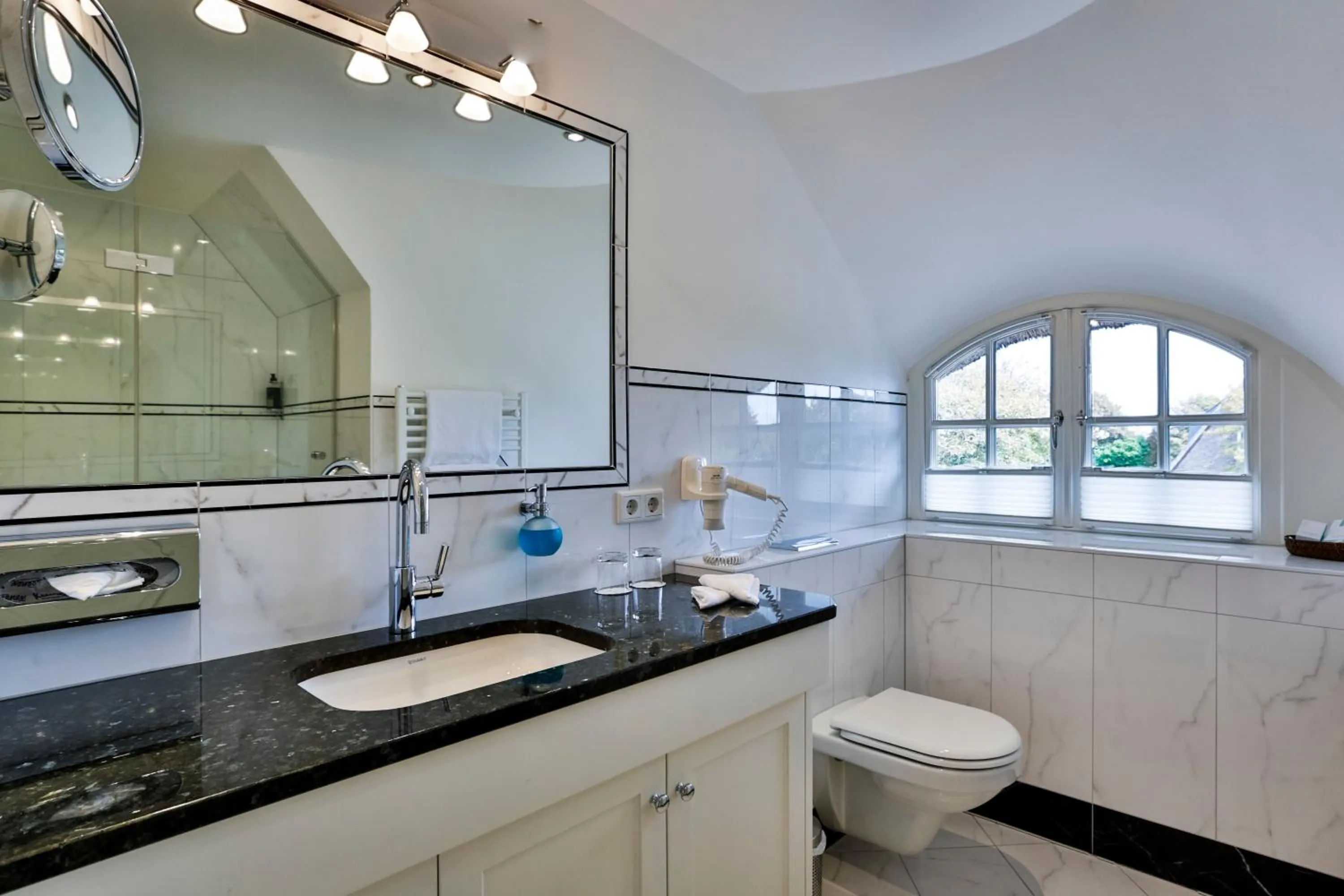 Bathroom in Hotel und Restaurant Jörg Müller