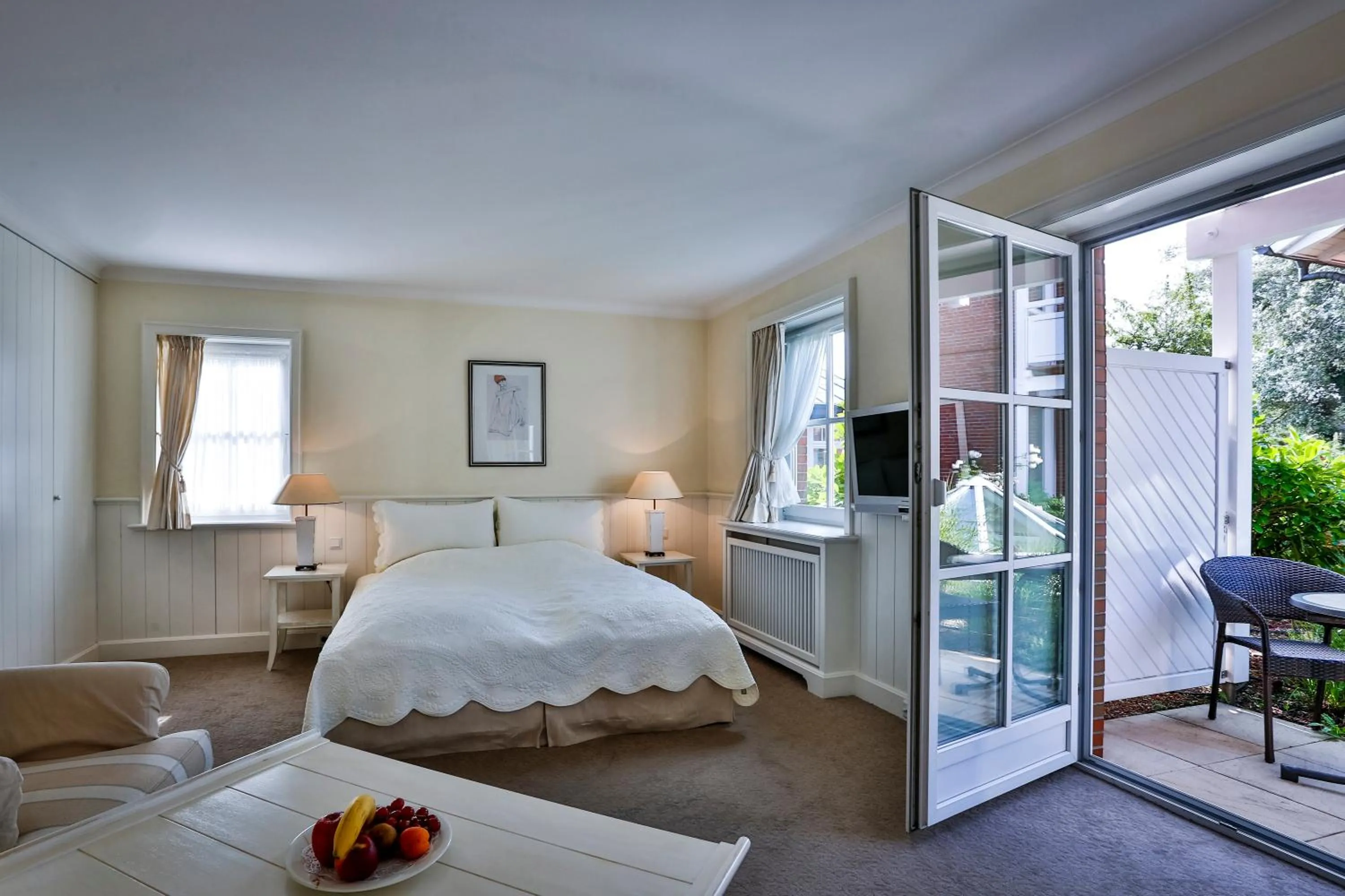 Photo of the whole room, Bed in Hotel und Restaurant Jörg Müller