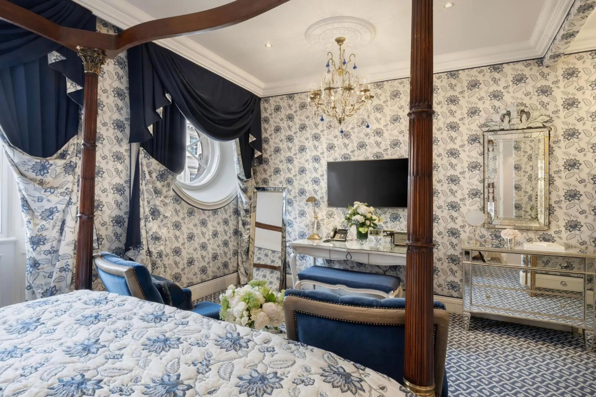 Bedroom, Bed in The Chesterfield Mayfair