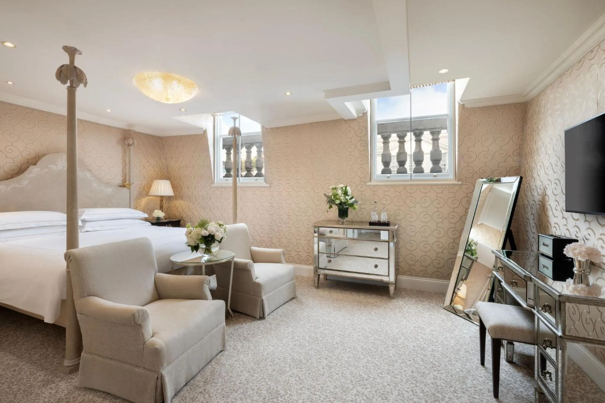 Bedroom, Bed in The Chesterfield Mayfair