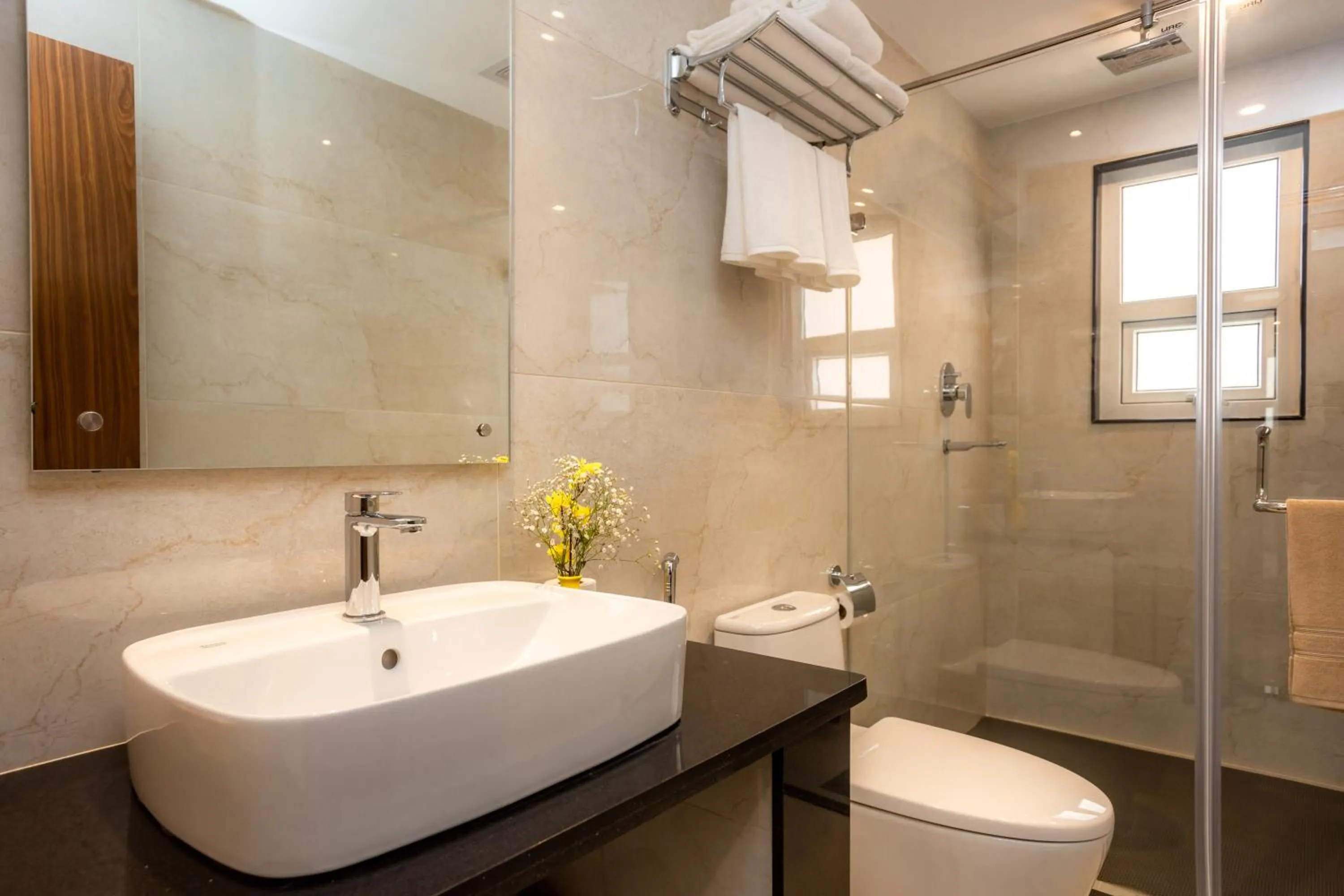 Shower in Kailash Boutique Hotel