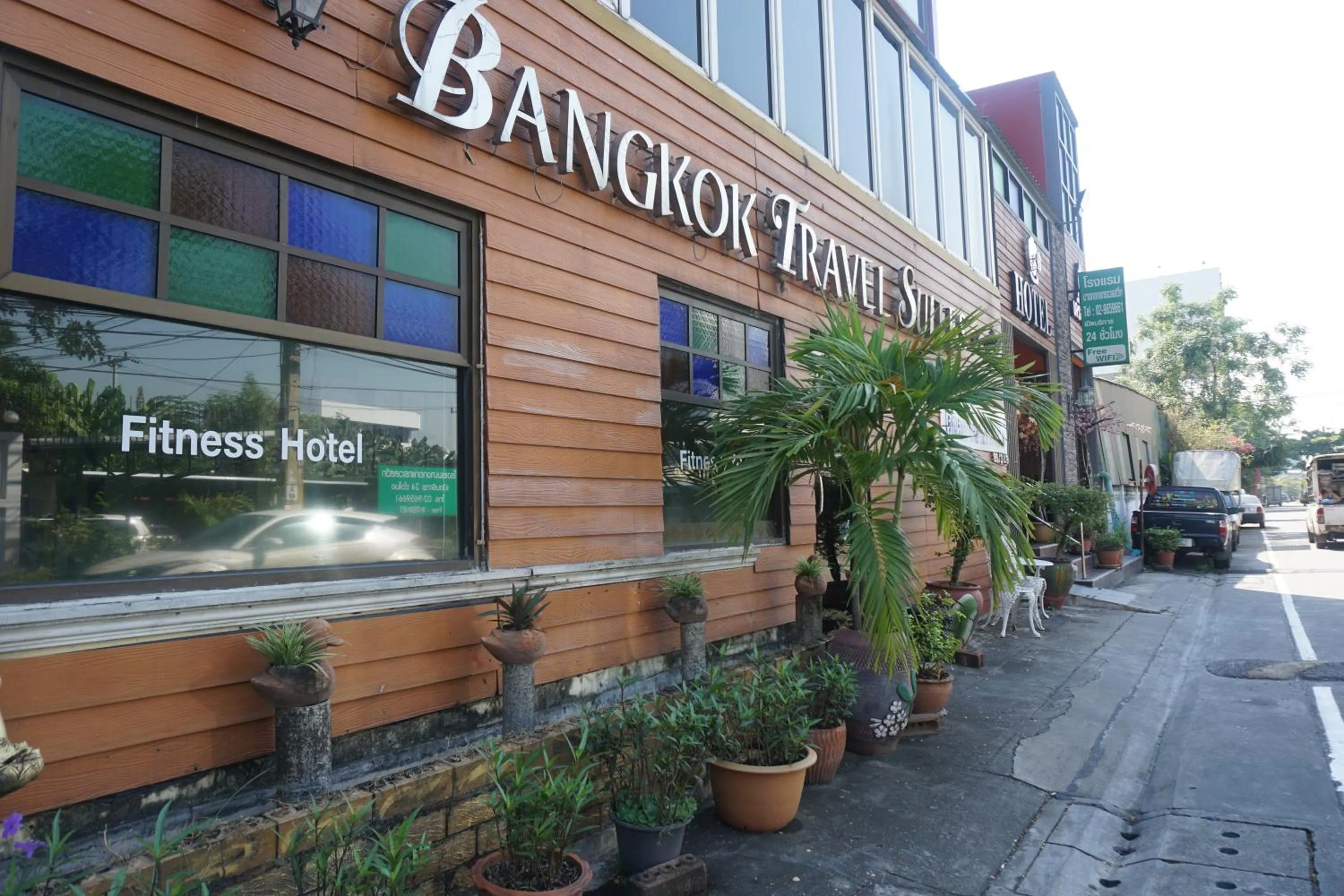 Area and facilities in Bangkok Travel Suites Hotel