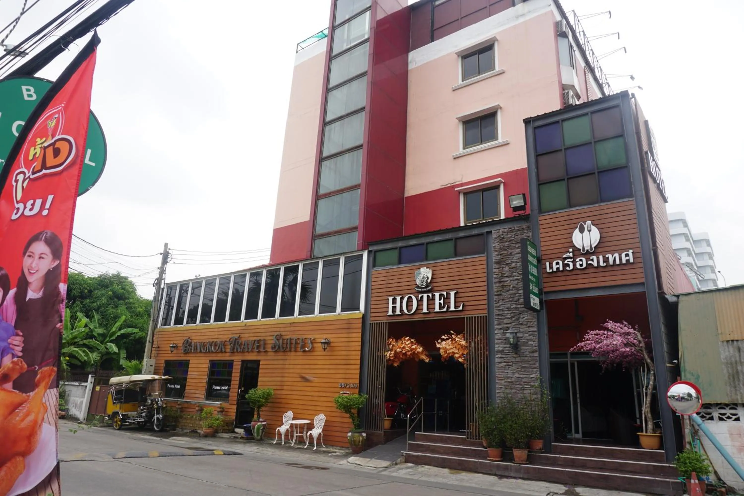 Property building in Bangkok Travel Suites Hotel