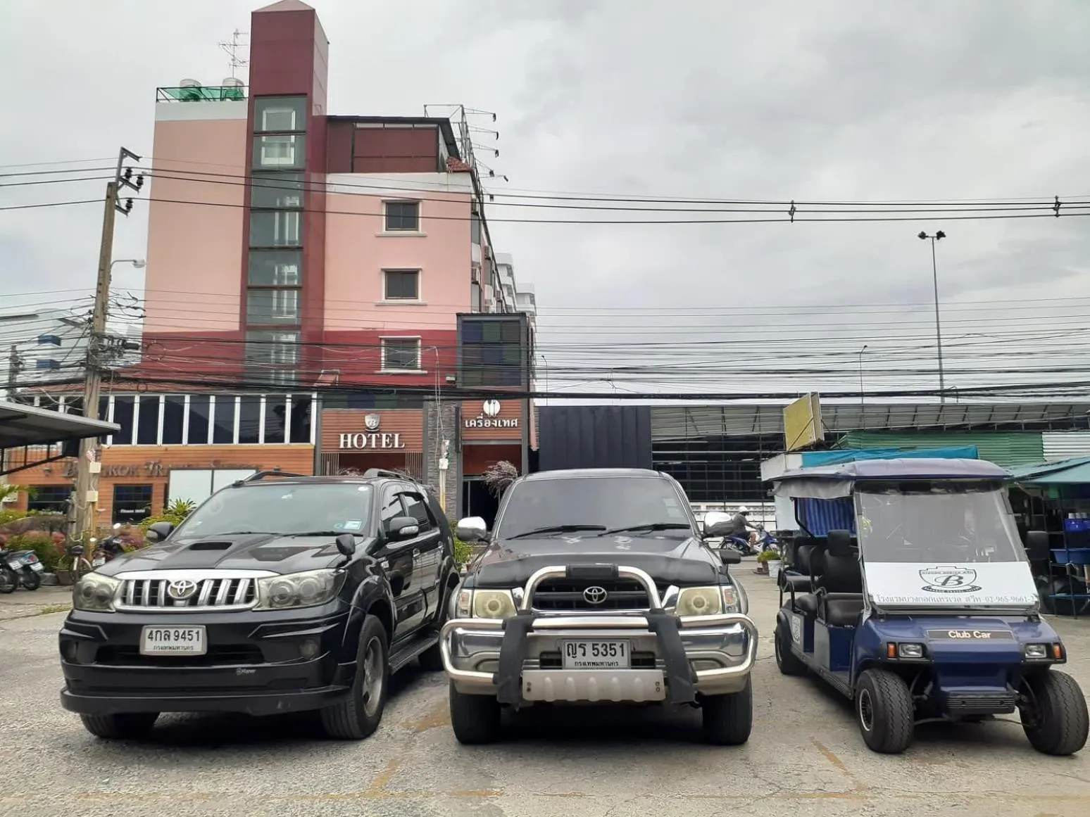 Property building in Bangkok Travel Suites Hotel