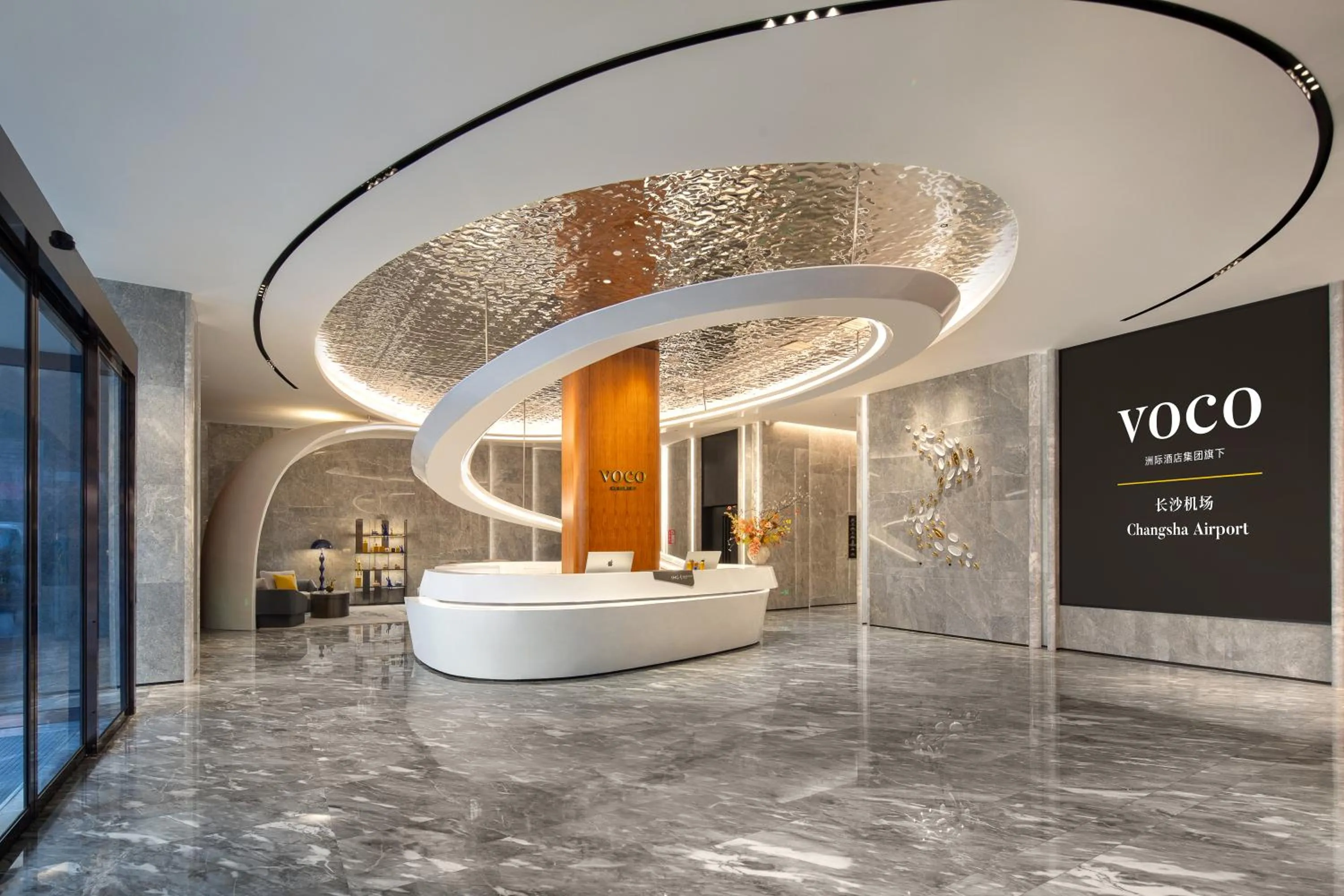 Lobby or reception in voco Changsha Airport by IHG