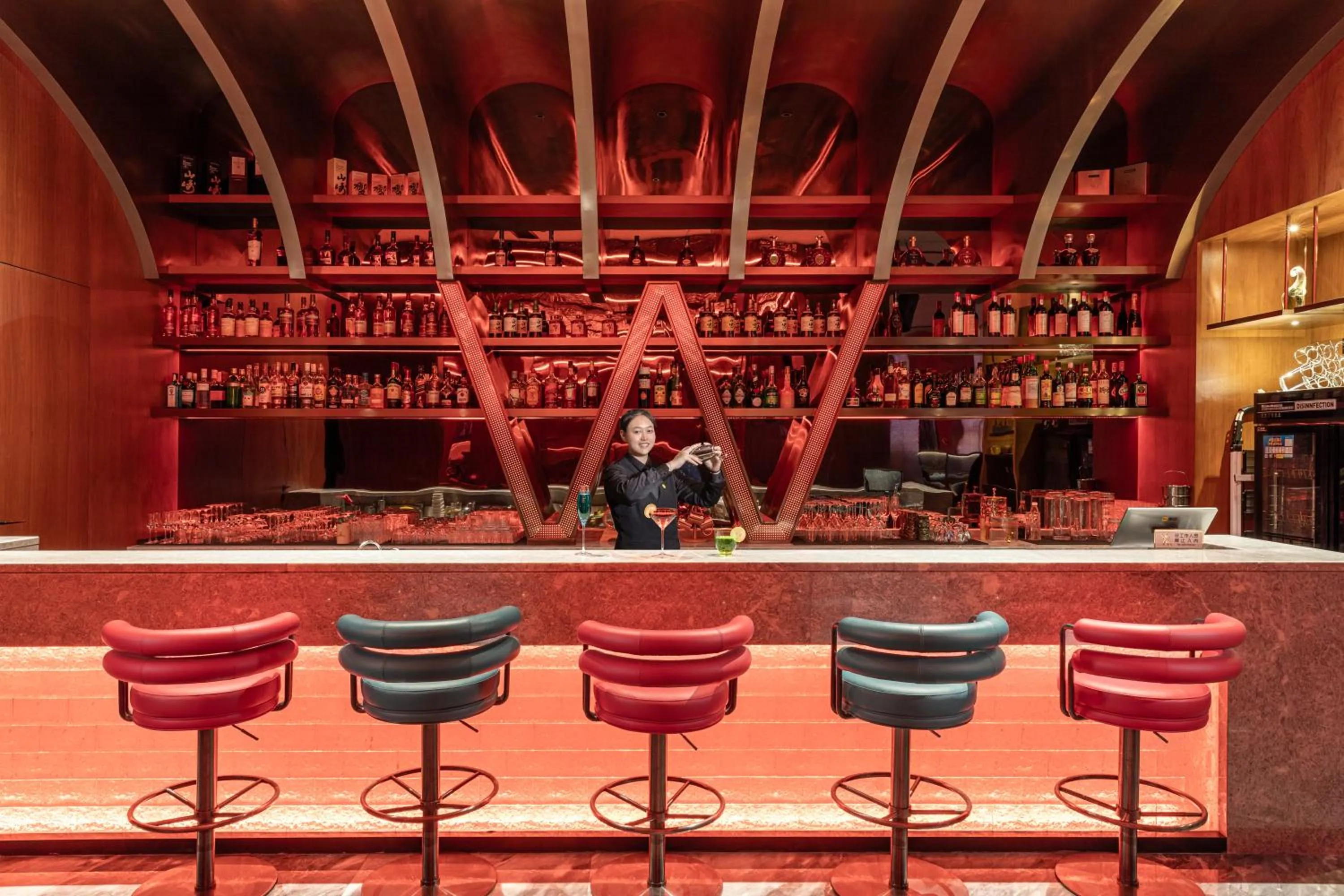 Lounge or bar in voco Changsha Airport by IHG