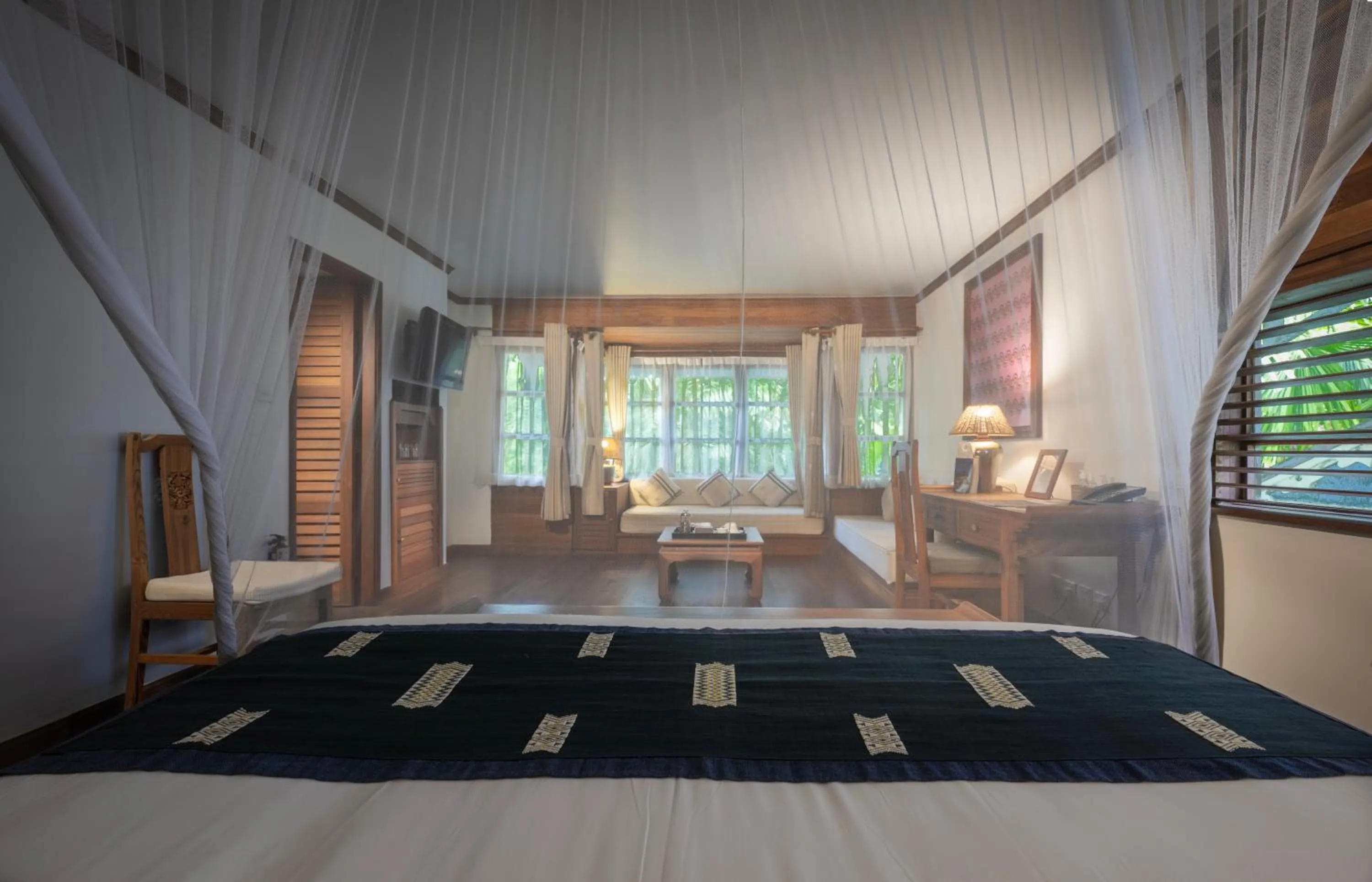 Photo of the whole room, Bed in Governor's Residence