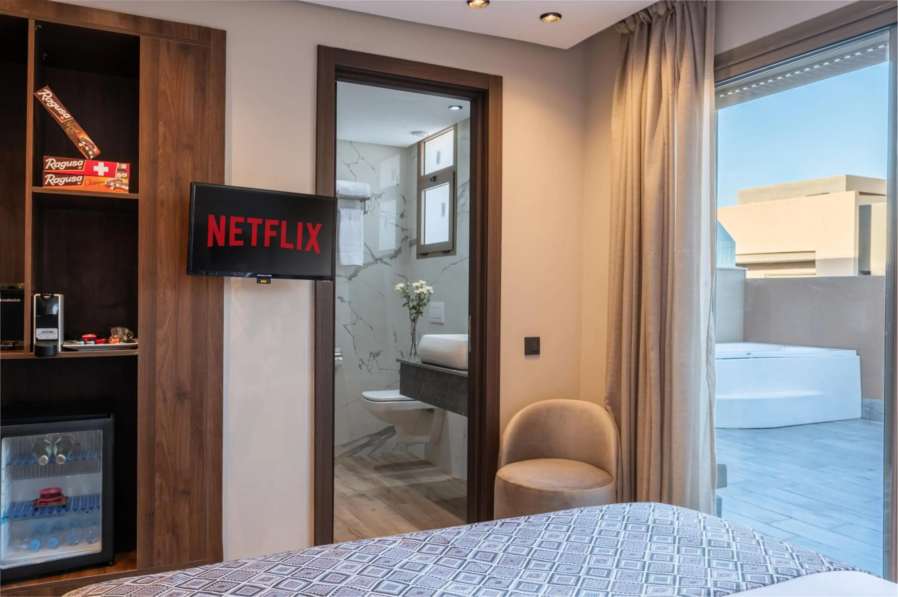 Bed in Swiss Continental Hôtel