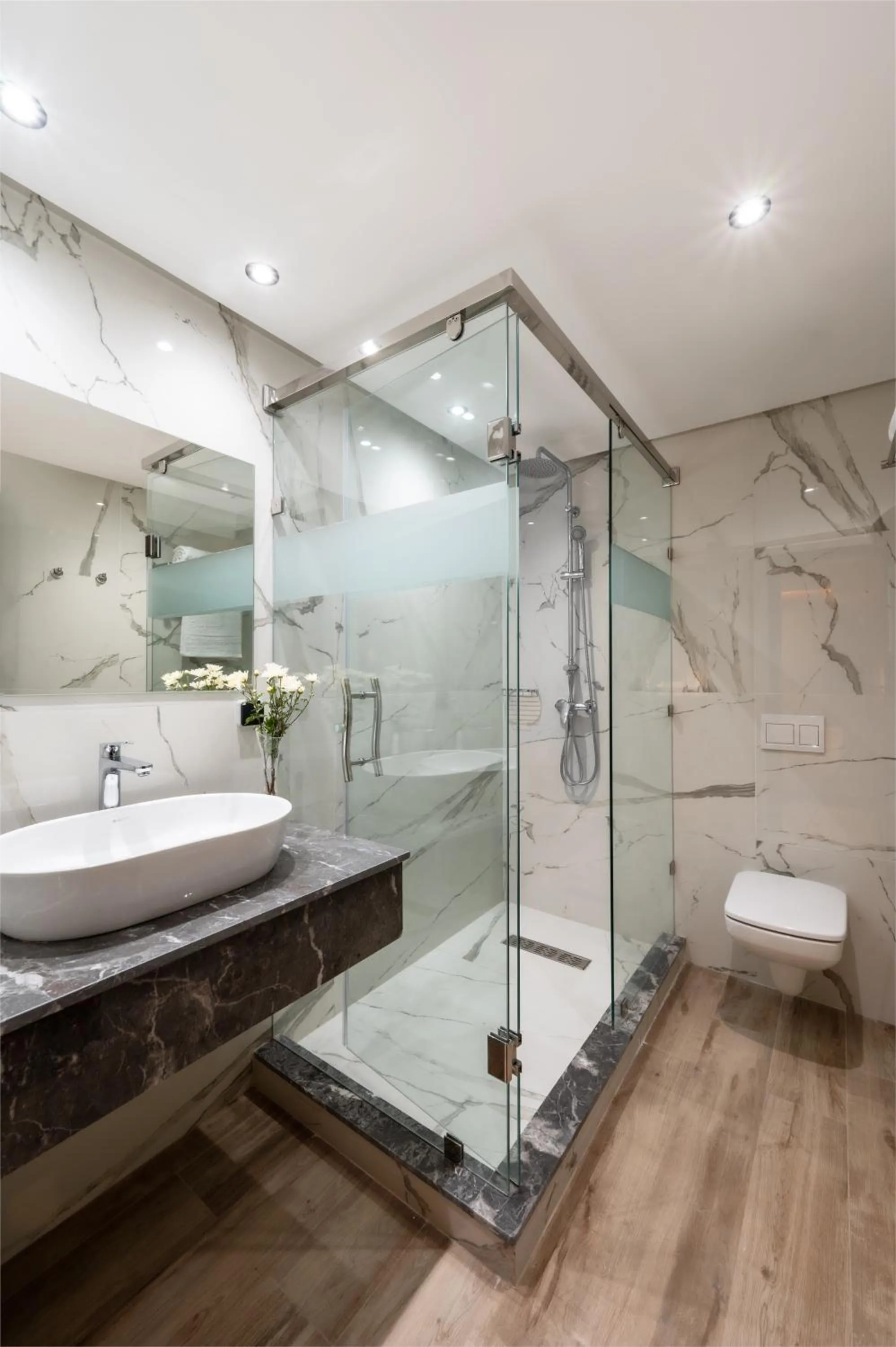 Bathroom in Swiss Continental Hôtel