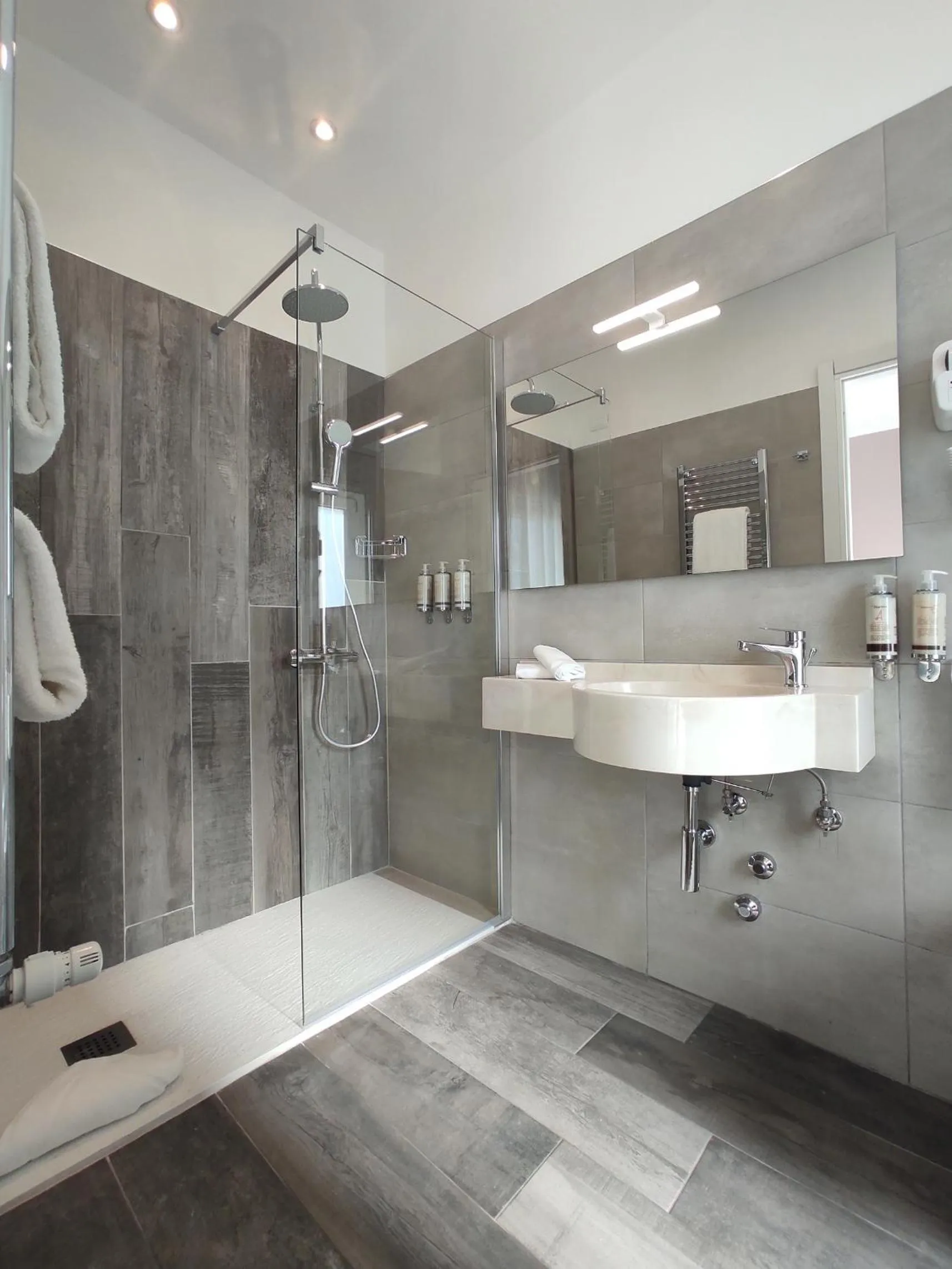 Shower in Massimi City Garden