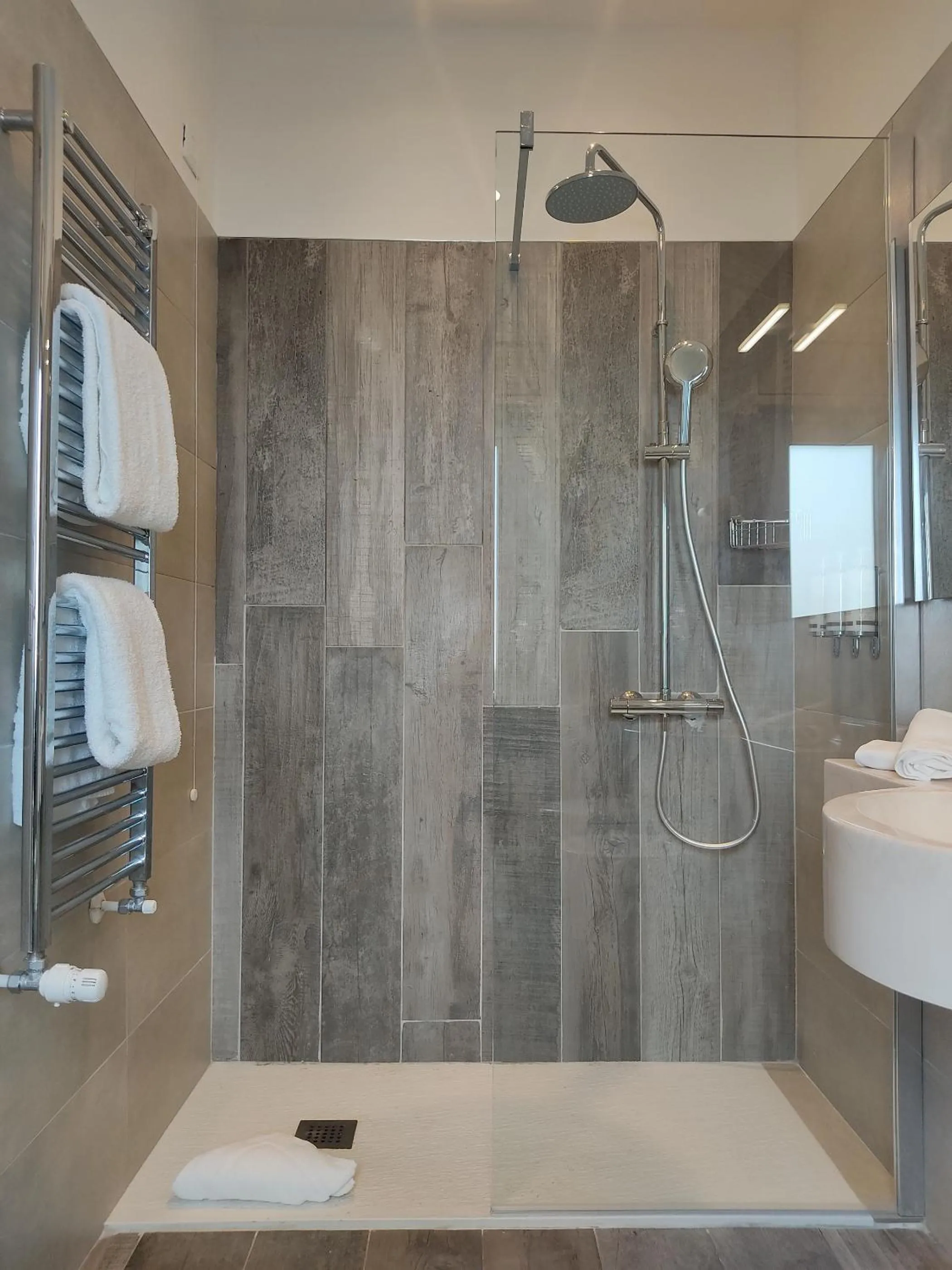 Shower in Massimi City Garden