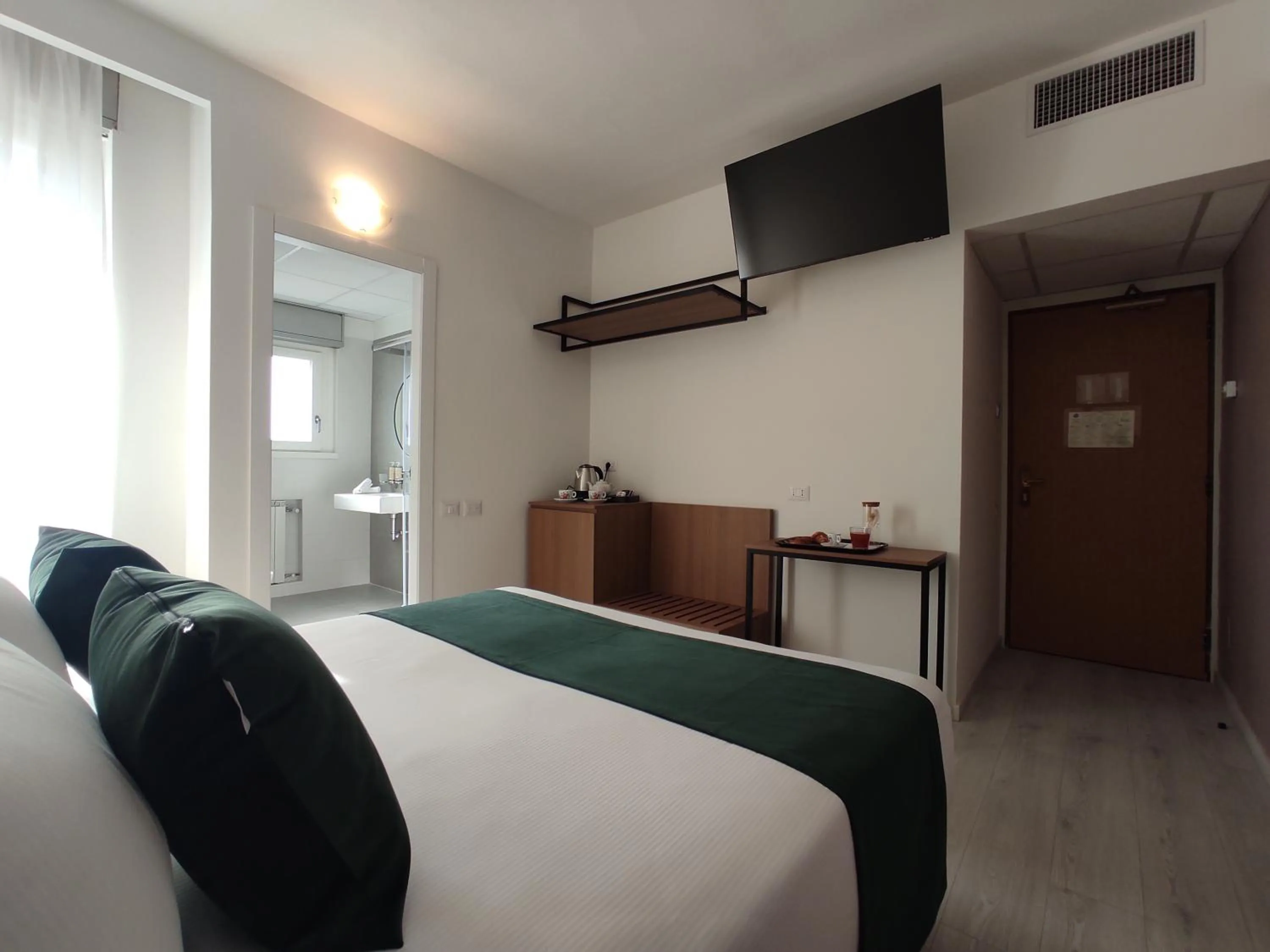 Photo of the whole room, Bed in Massimi City Garden