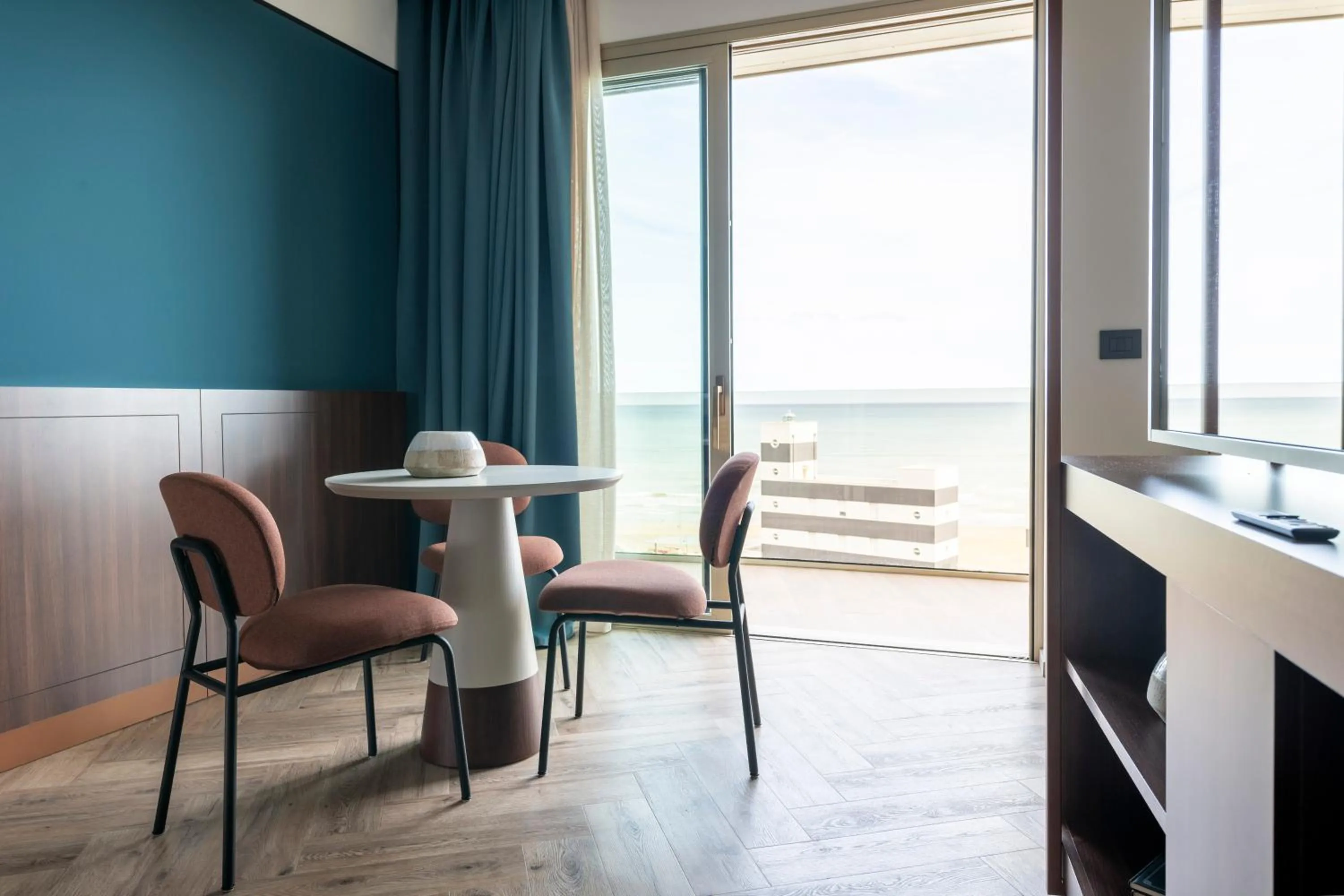 Living room in Visionair Suites & SPA-Room Only e Honesty Bar