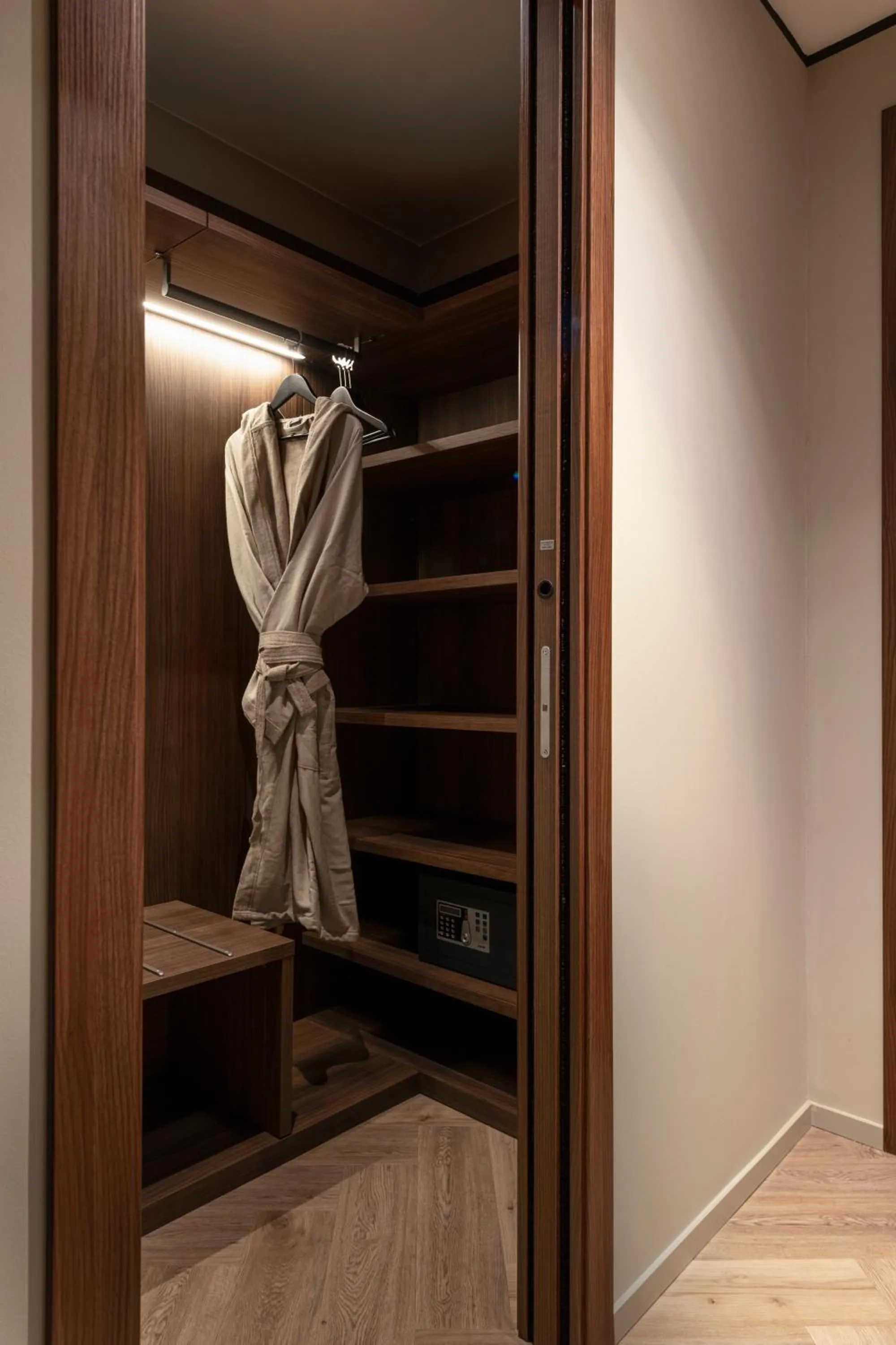 wardrobe in Visionair Suites & SPA-Room Only e Honesty Bar