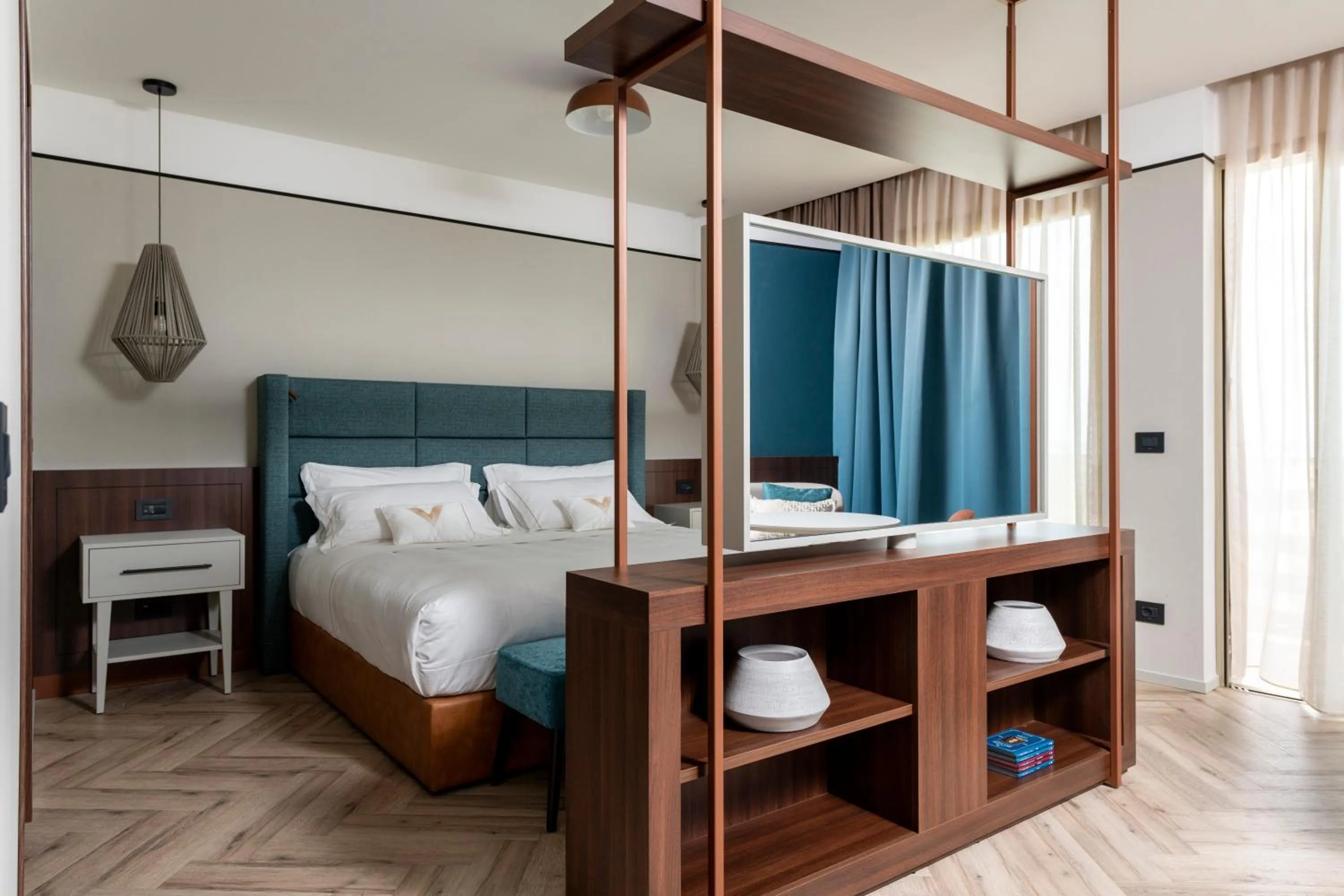 Bed in Visionair Suites & SPA-Room Only e Honesty Bar