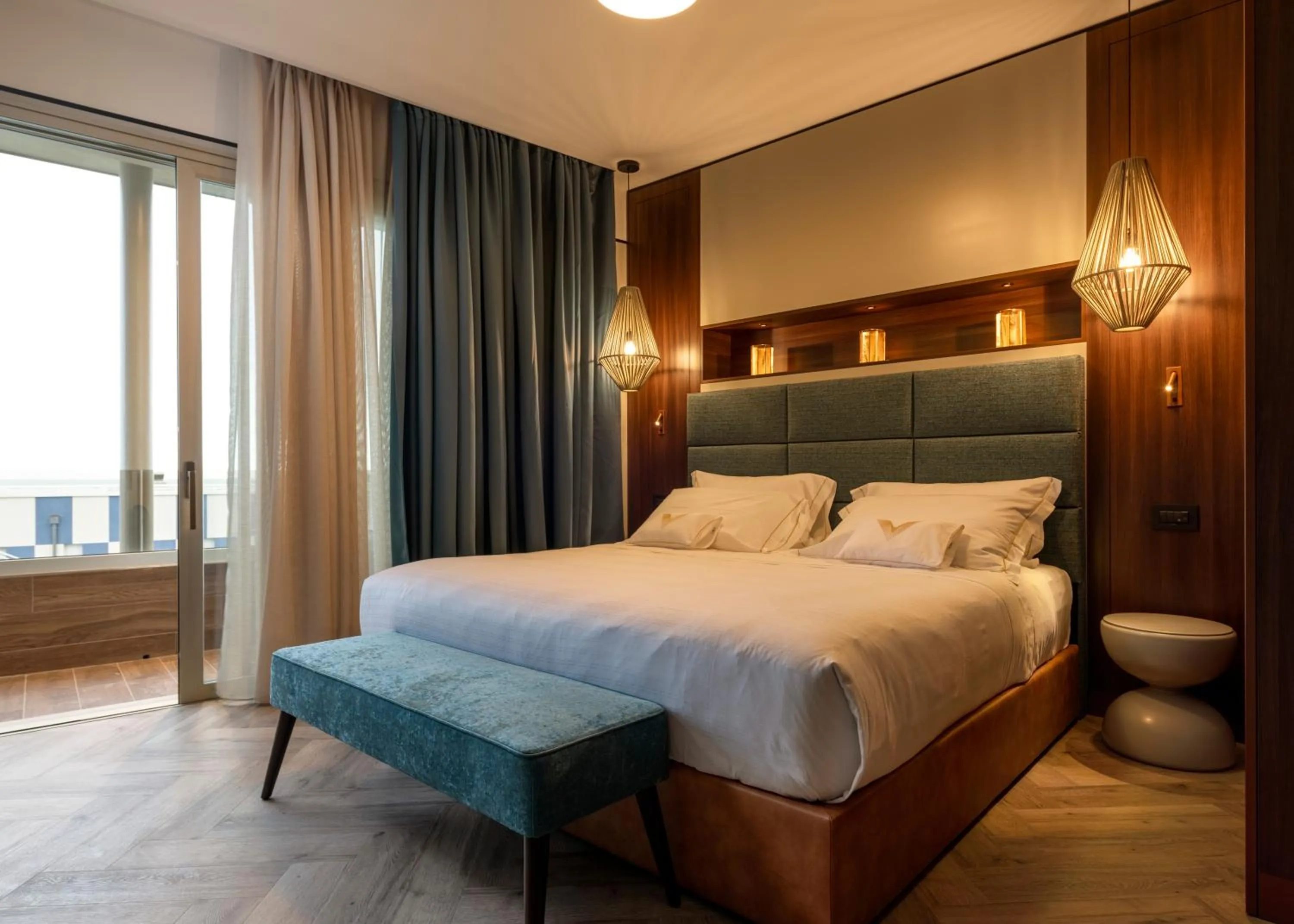 Bed in Visionair Suites & SPA-Room Only e Honesty Bar