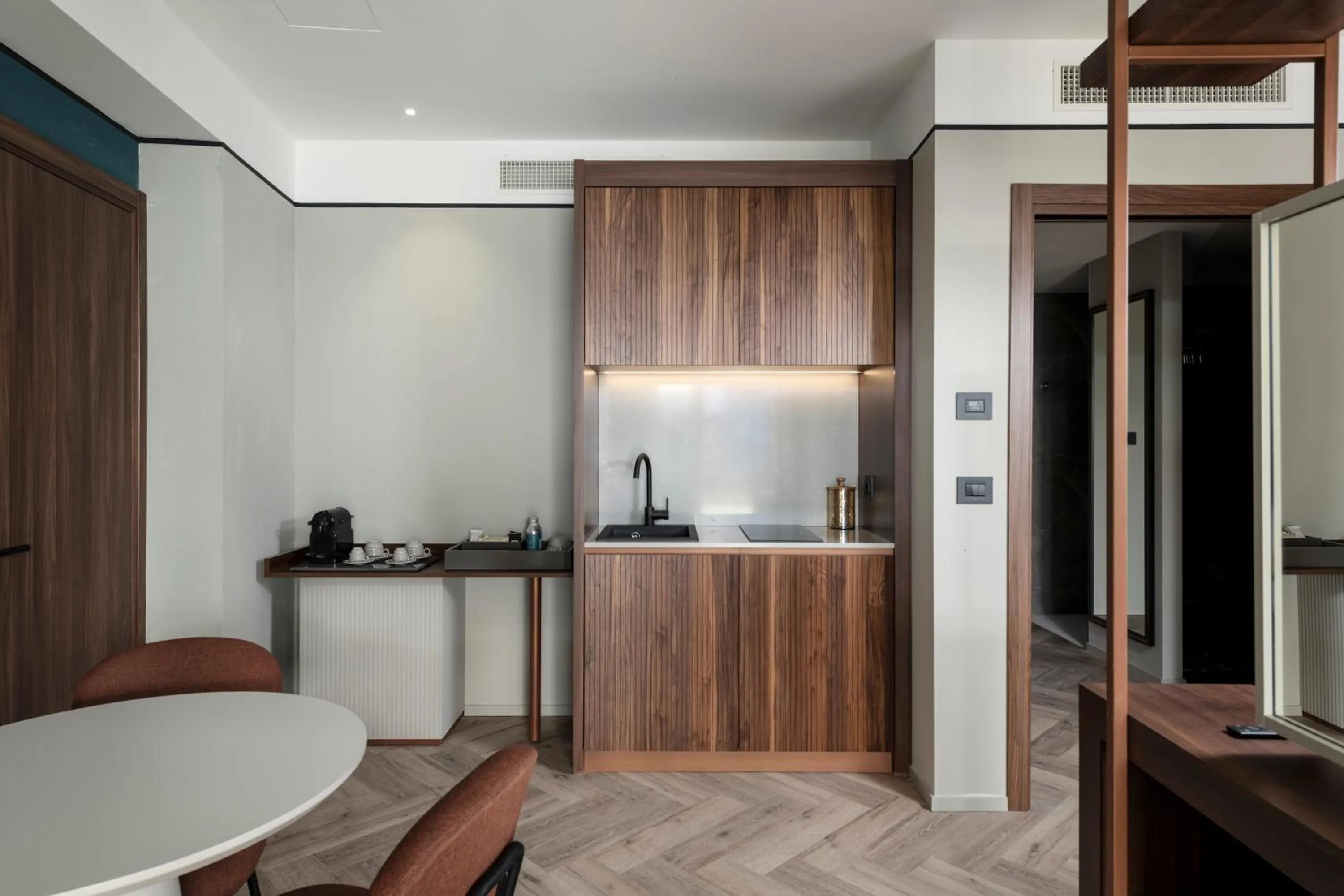 Coffee/tea facilities in Visionair Suites & SPA-Room Only e Honesty Bar