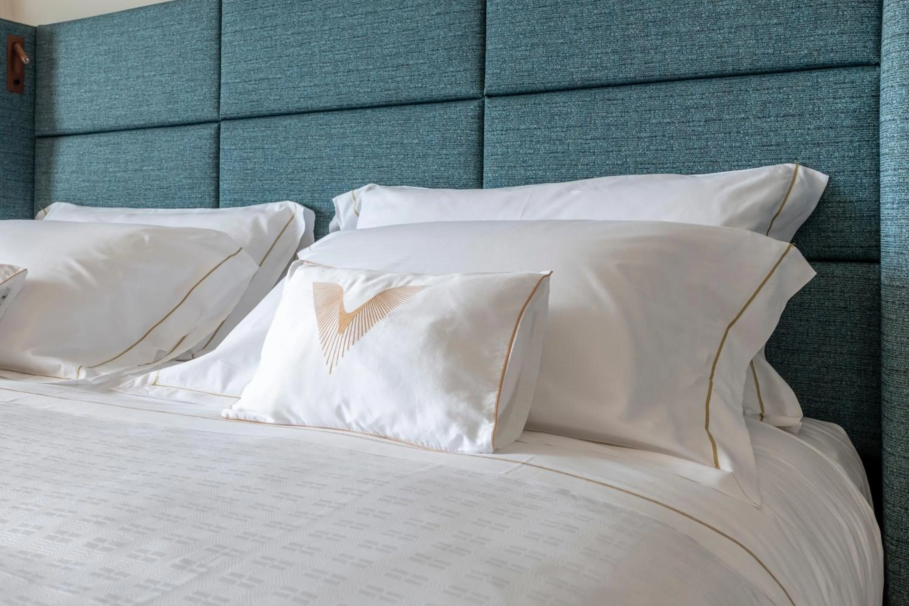 Bed in Visionair Suites & SPA-Room Only e Honesty Bar