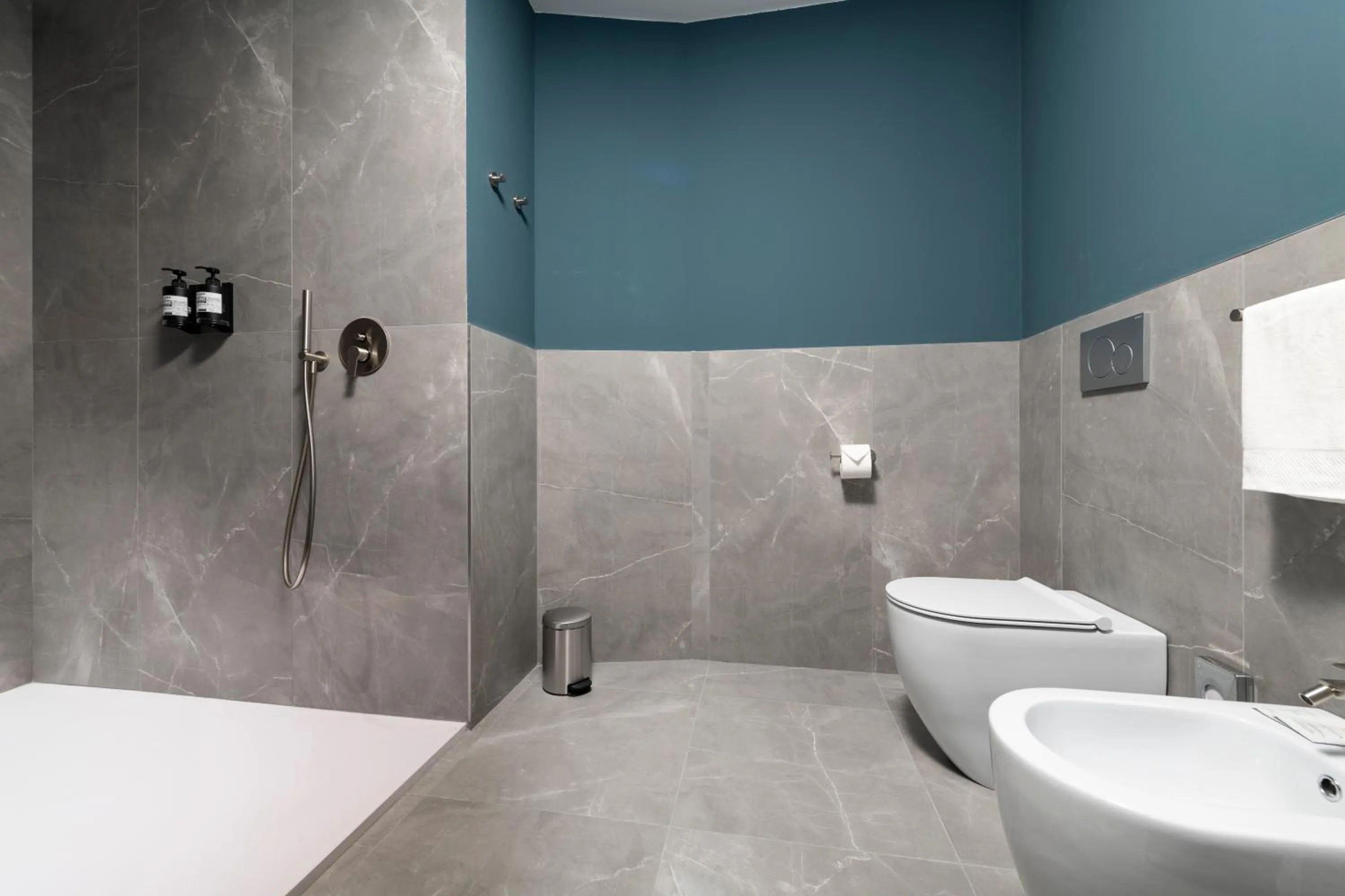 Shower in Visionair Suites & SPA-Room Only e Honesty Bar