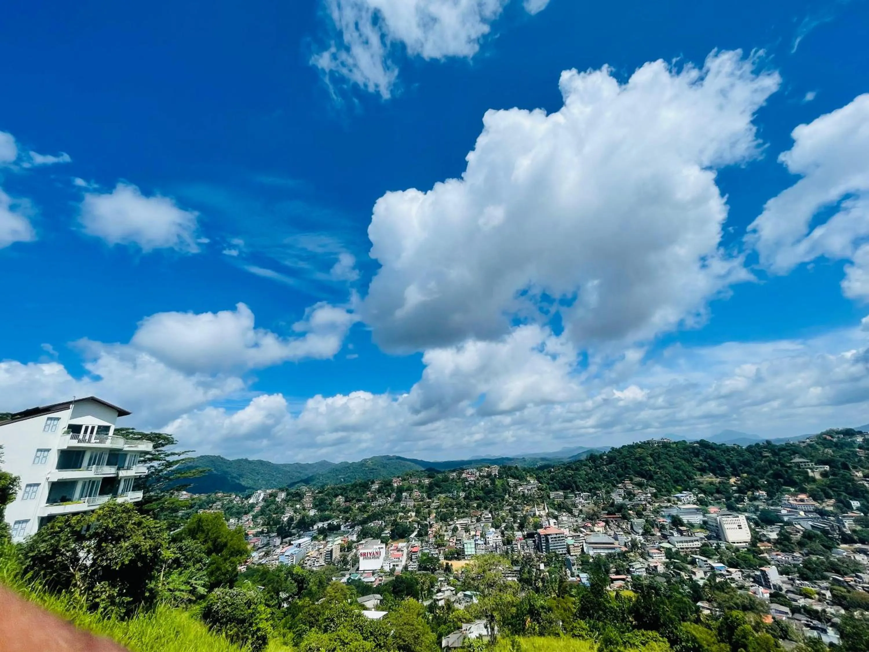 Hill Paradise Hanthana